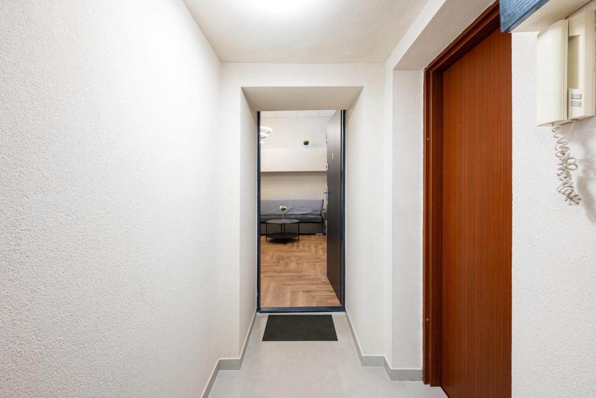 Humblebee Nest Muranow Apartment