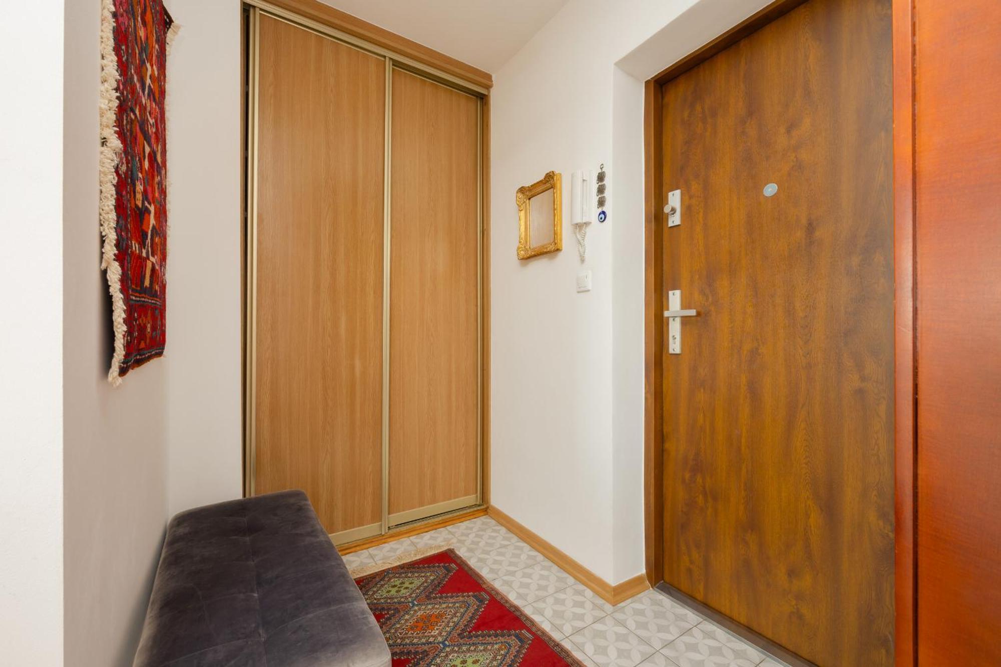 Apartment Autumn With Balcony And Two Bedrooms By Renters