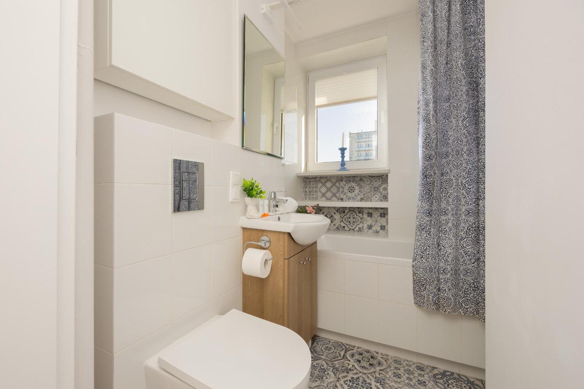 Autumn With Balcony And Two Bedrooms By Renters