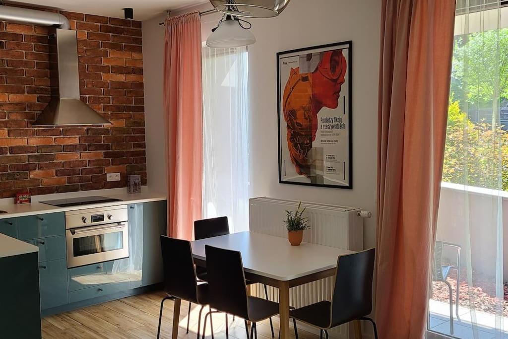 Lovely One-bedroom With Patio. Apartment *