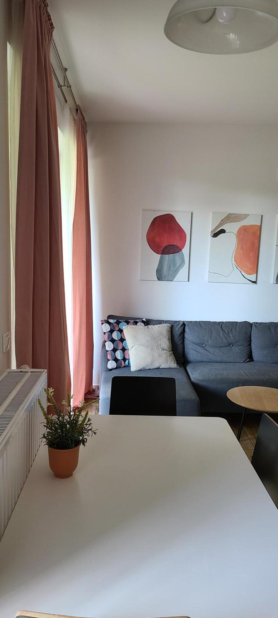 Apartment Lovely One-bedroom With Patio. *
