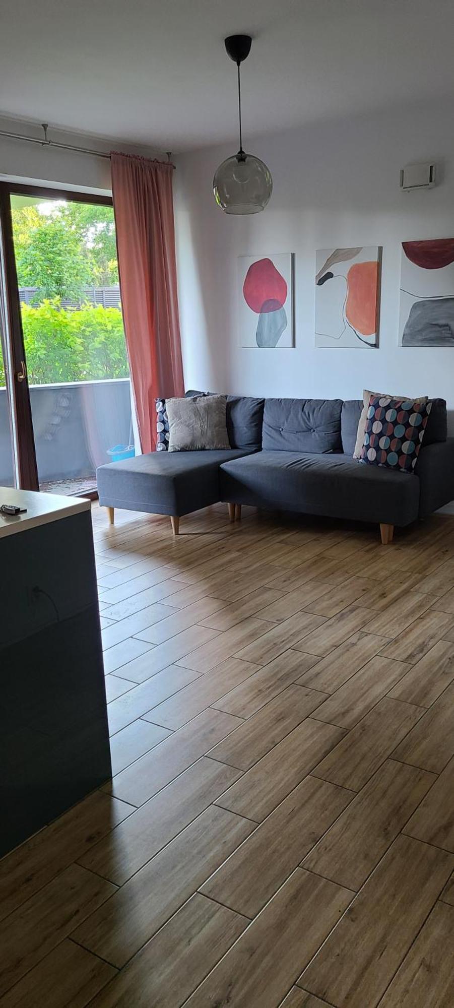 Apartment Lovely One-bedroom With Patio. Warschau