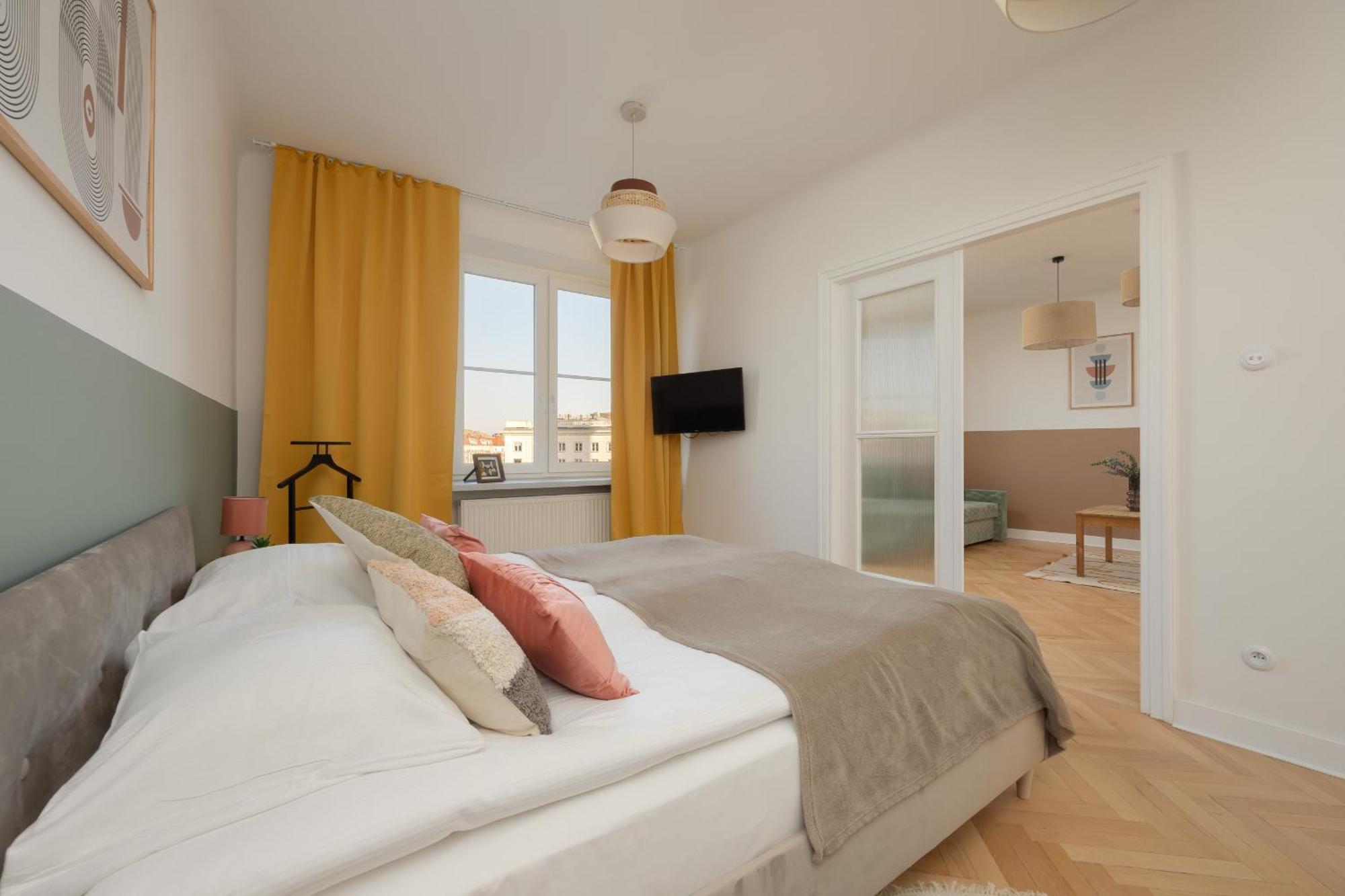 Apartment For 6 People Near Royal Baths Park By Renters Prestige *