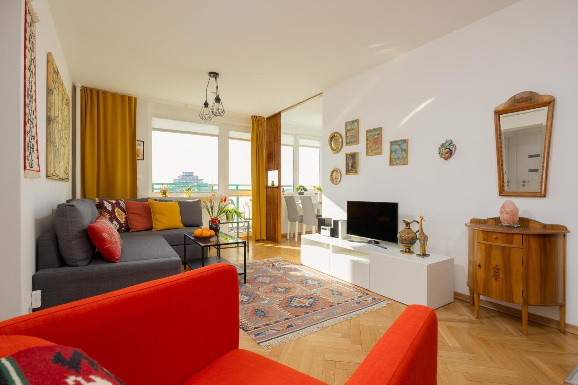 Autumn With Balcony And Two Bedrooms By Renters