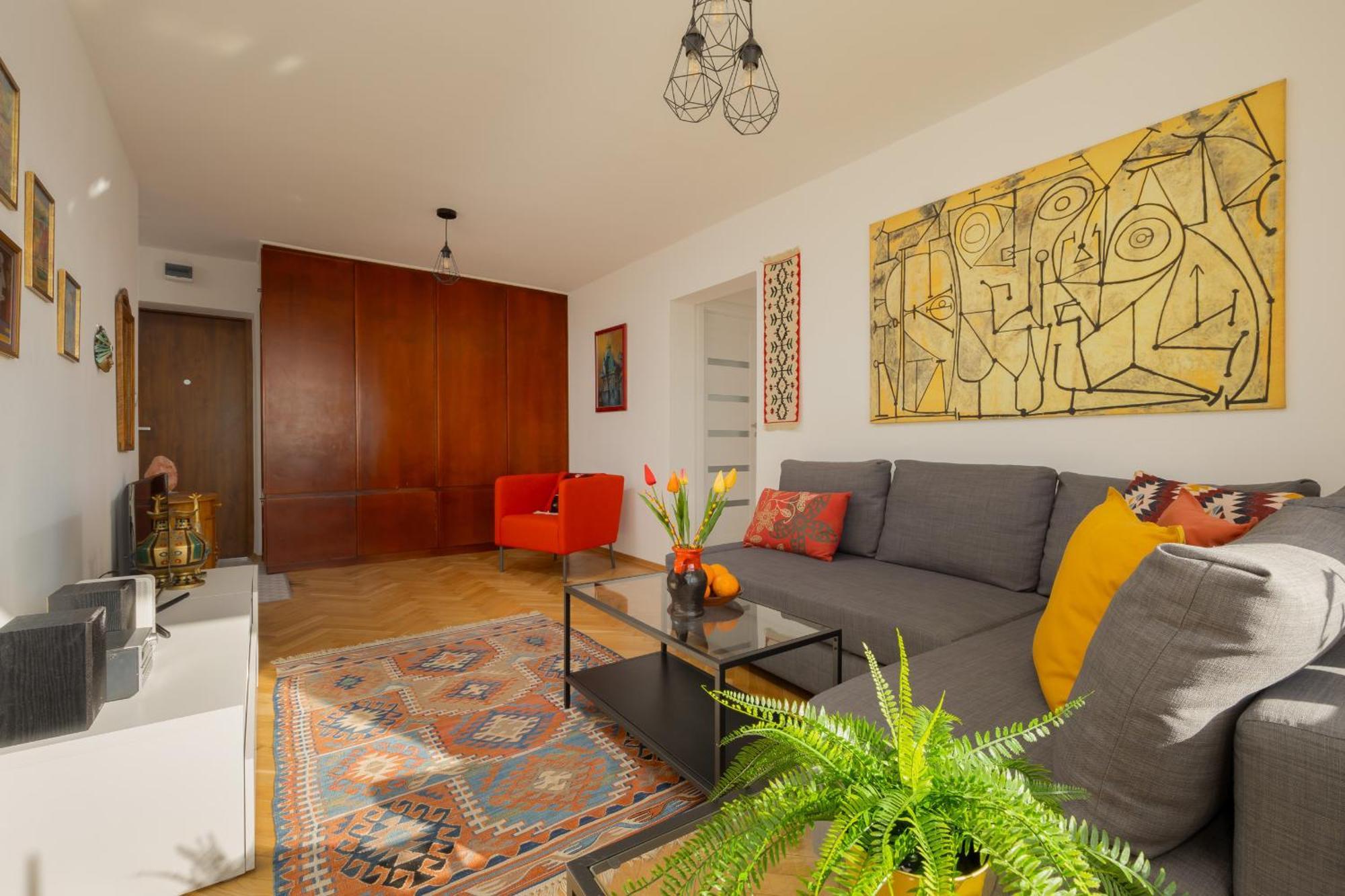 Autumn With Balcony And Two Bedrooms By Renters Apartment *