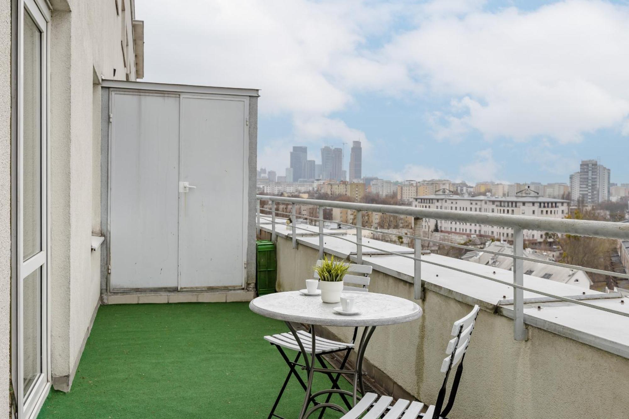 Apartment Floral With Balcony Near Gdanska By Renters *