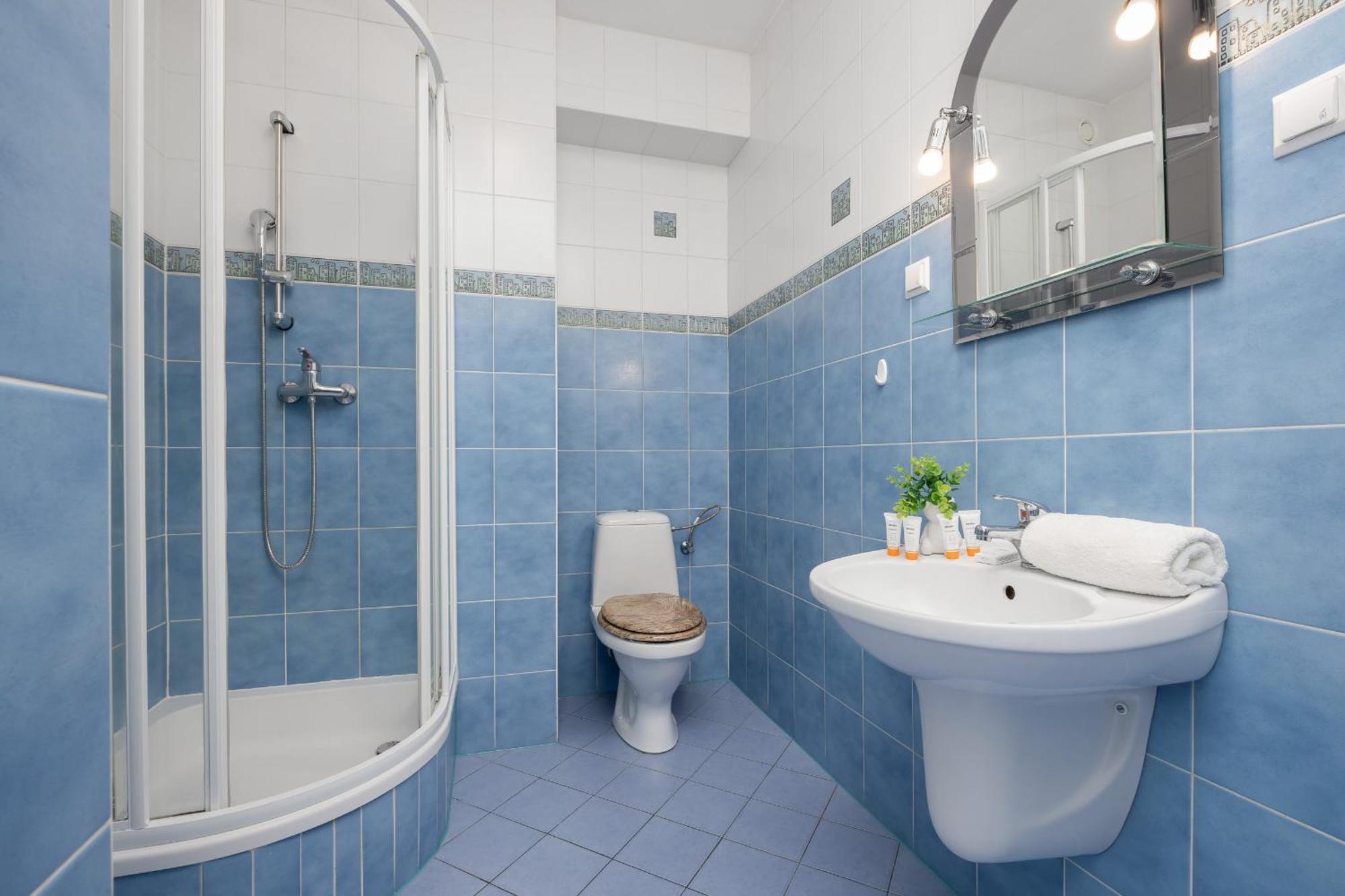 Apartment Floral With Balcony Near Gdanska By Renters *