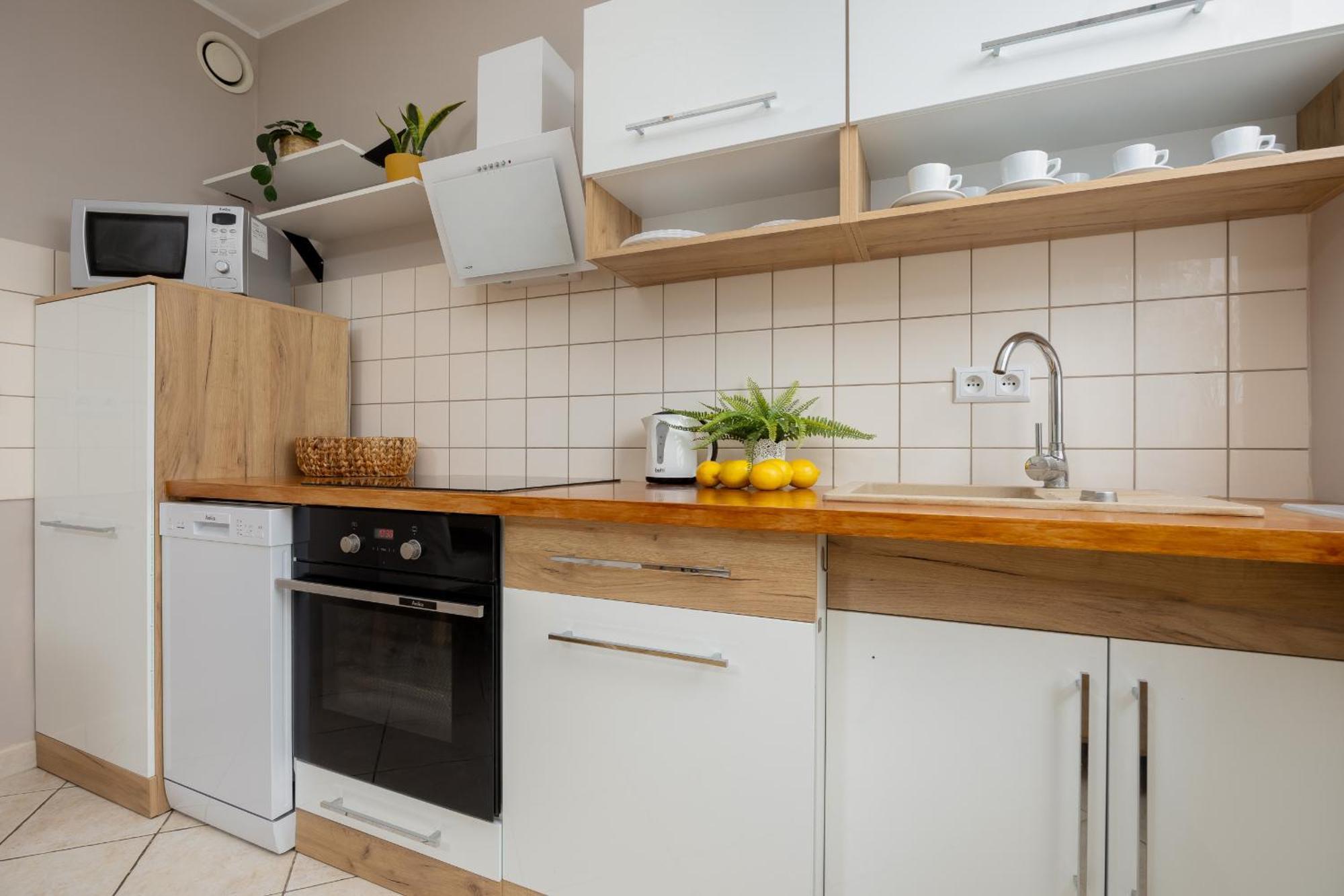 Floral With Balcony Near Gdanska By Renters *
