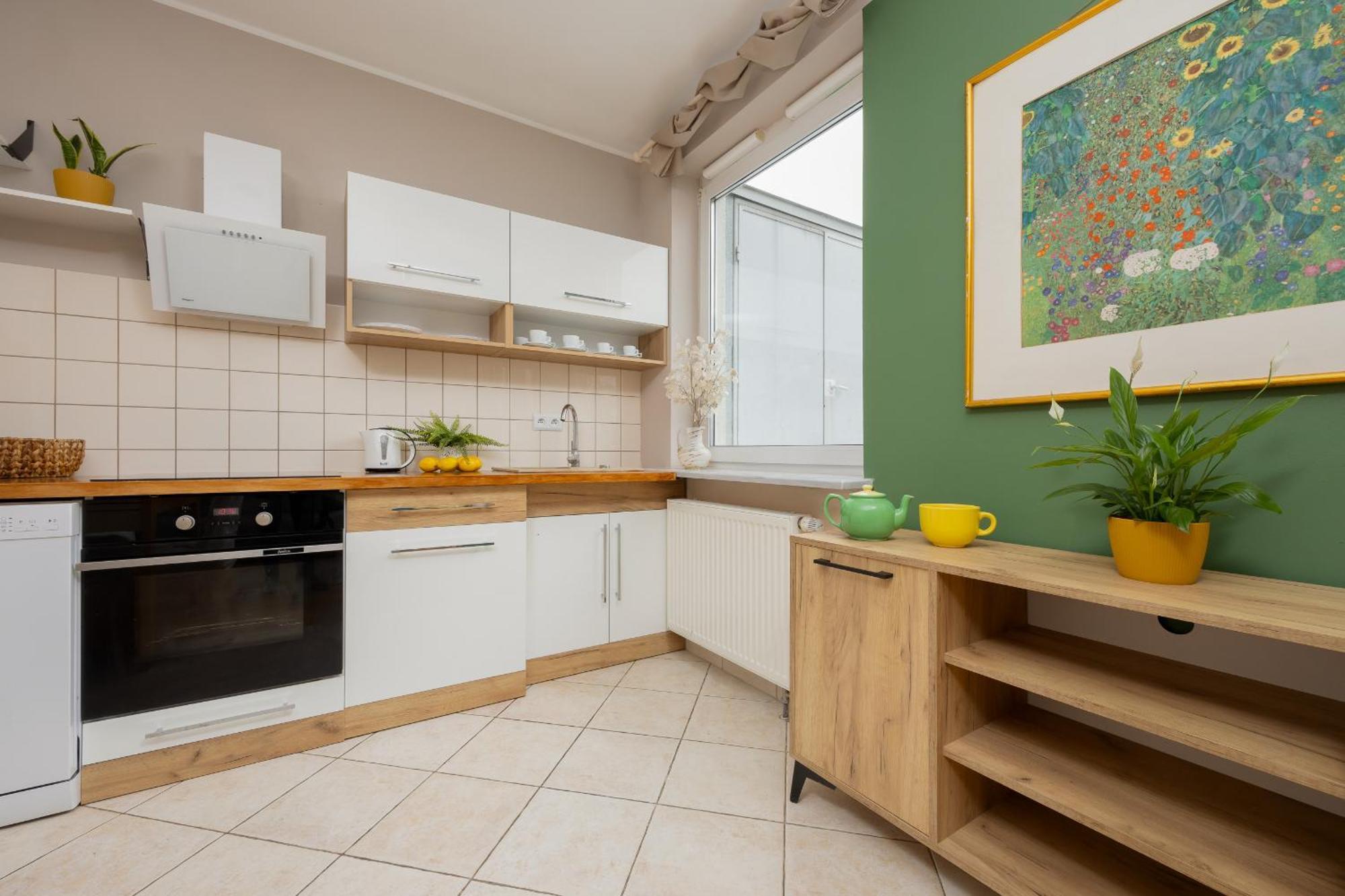 Apartment Floral With Balcony Near Gdanska By Renters Warsaw