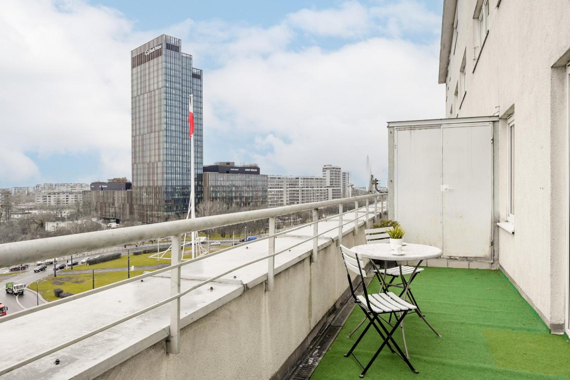 Floral With Balcony Near Gdanska By Renters *