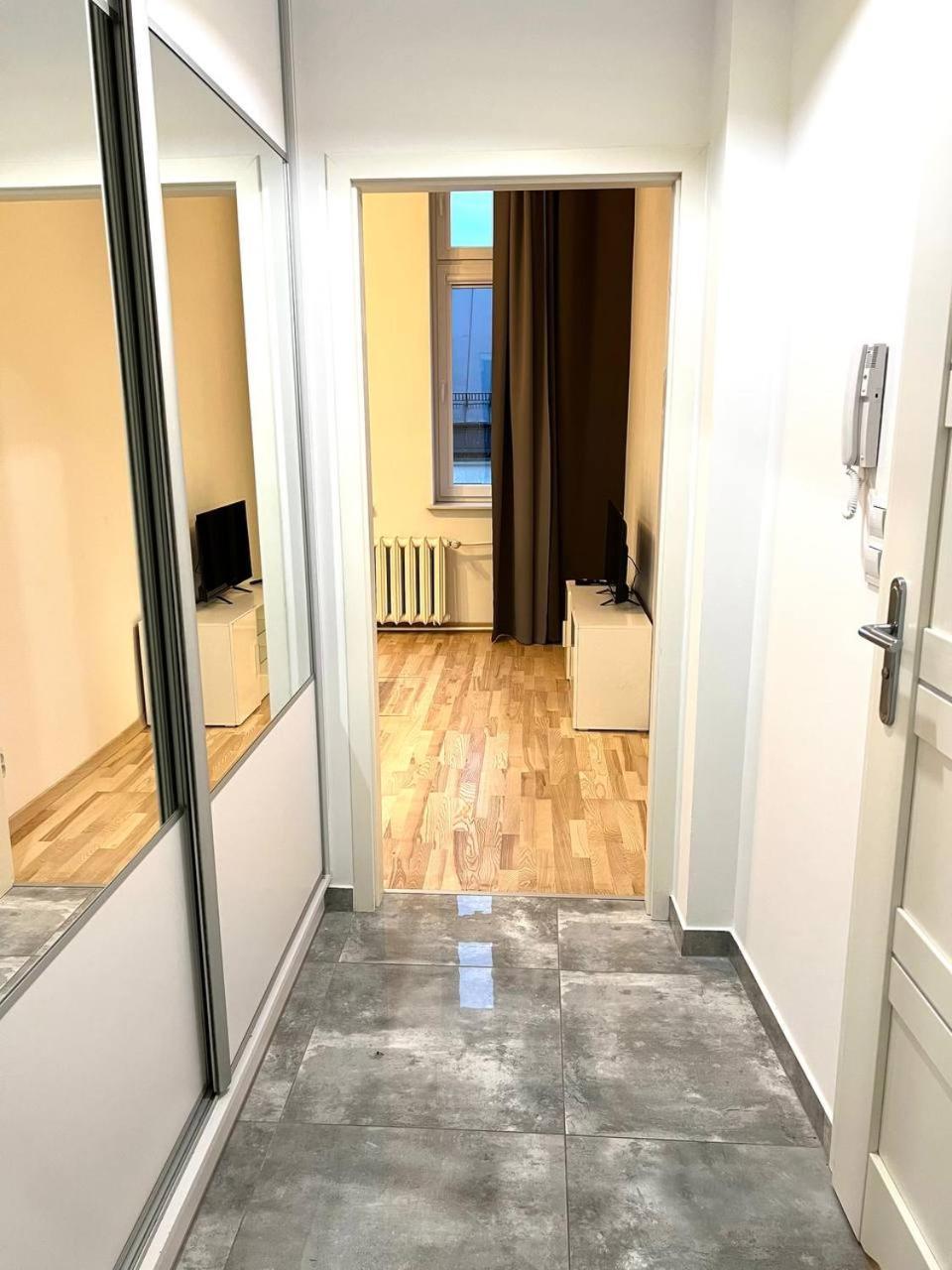 Apartment Stylish In The Centre -by Hik Warsaw
