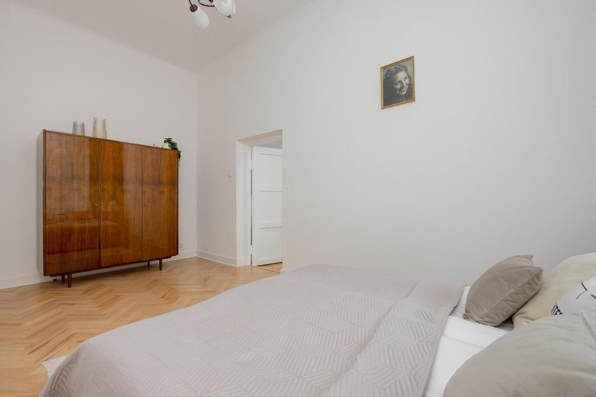 Spacious Vintage 1930's Inspired By Renters *