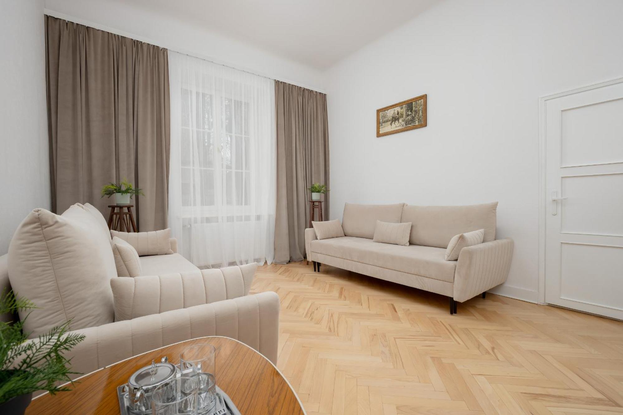 Spacious Vintage 1930's Inspired By Renters *