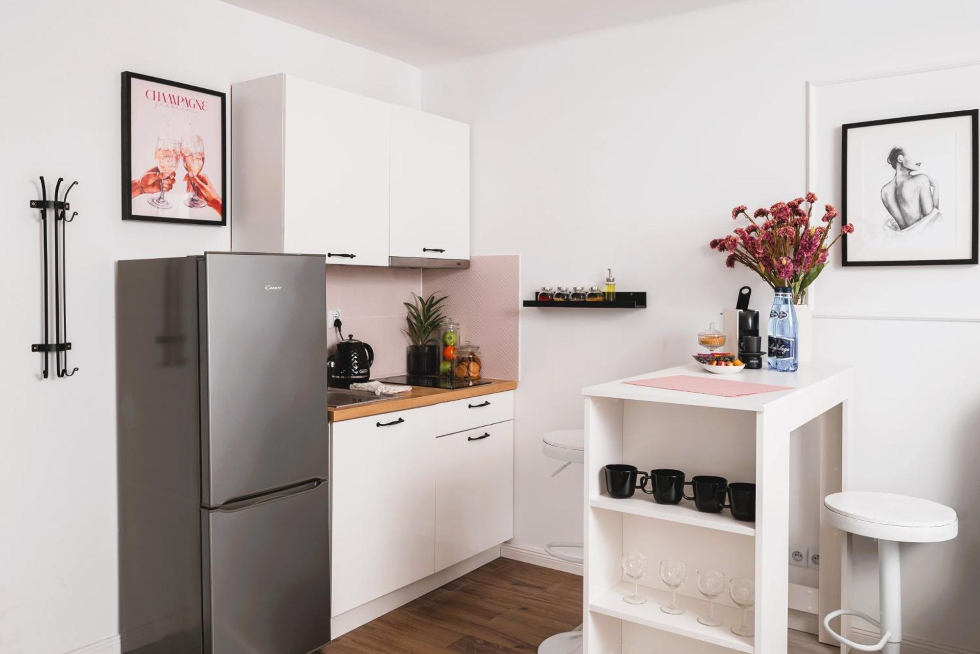 Air-conditioned Gatawaystudio 900m From Station, Parking On Site Apartment