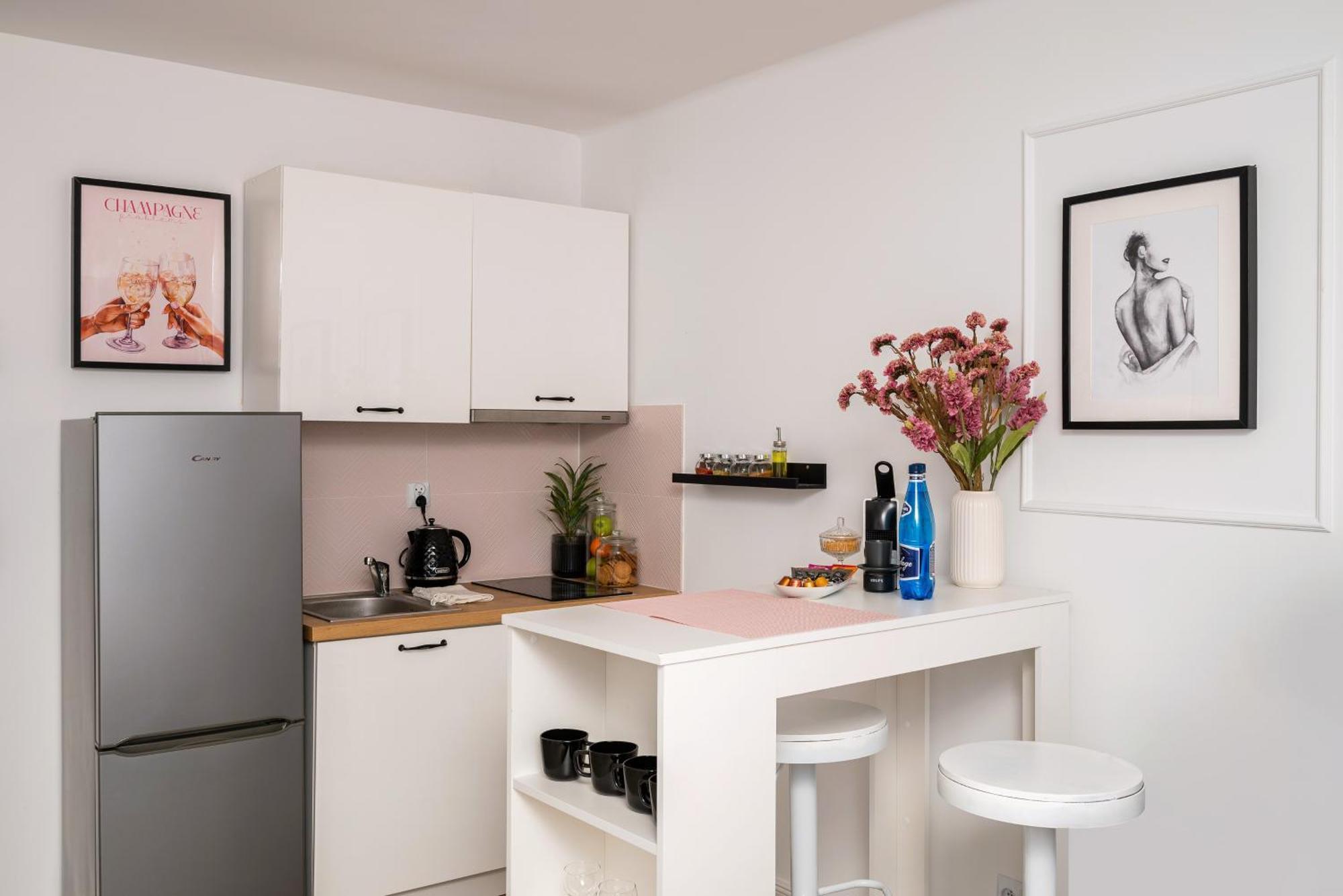 Air-conditioned Gatawaystudio 900m From Station, Parking On Site *