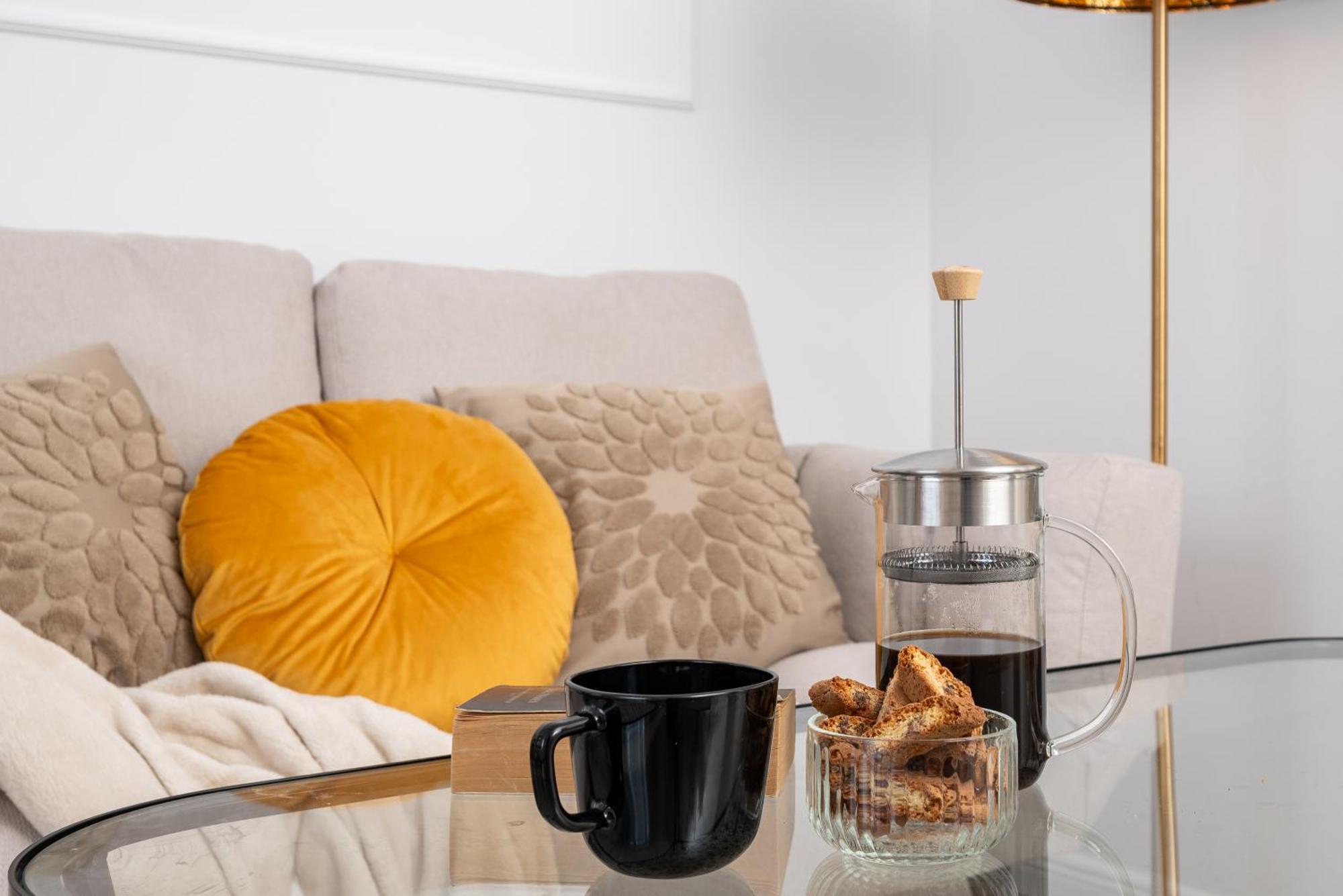 Apartment Air-conditioned Gatawaystudio 900m From Station, Parking On Site *