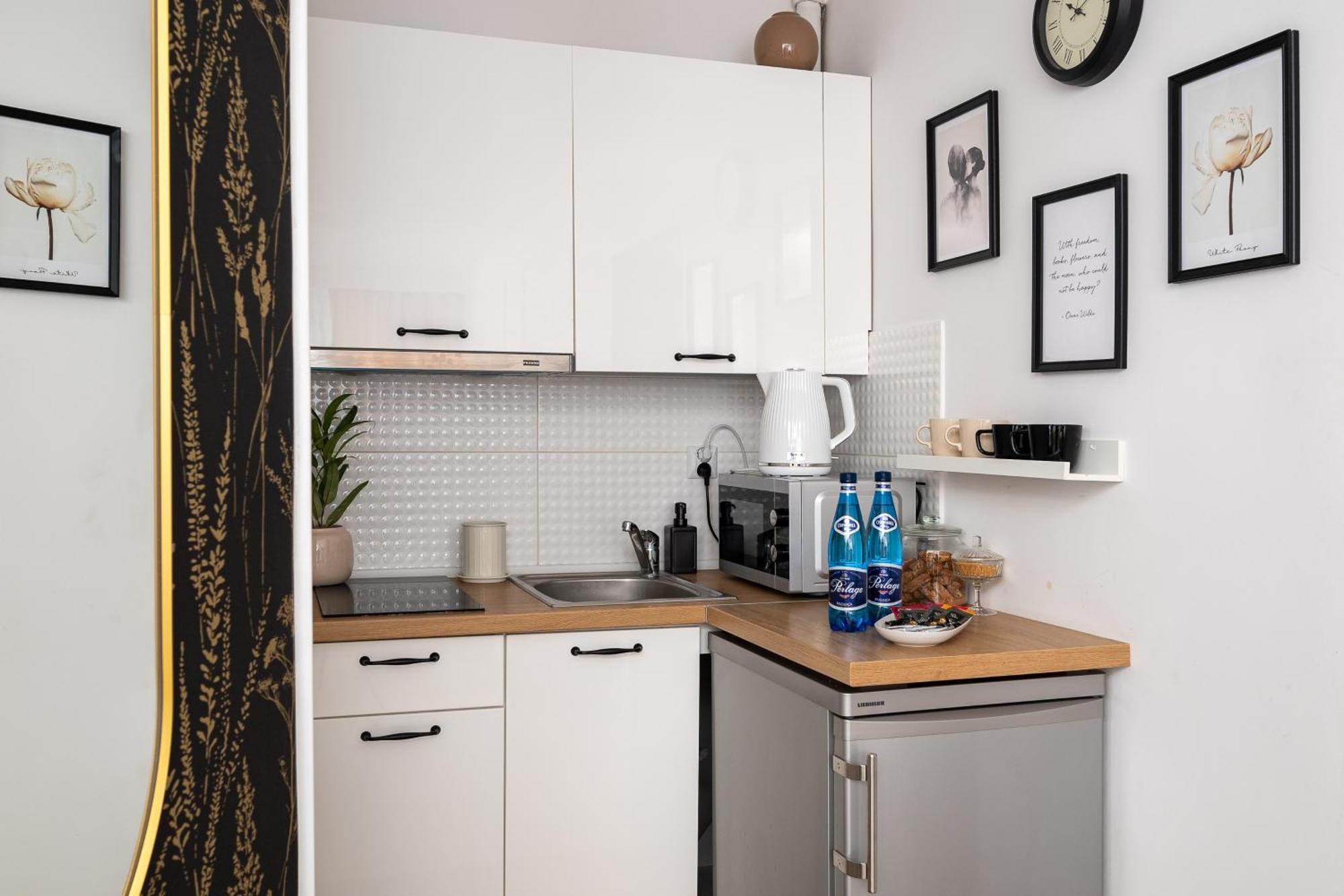 Air-conditioned Gatawaystudio 900m From Station, Parking On Site