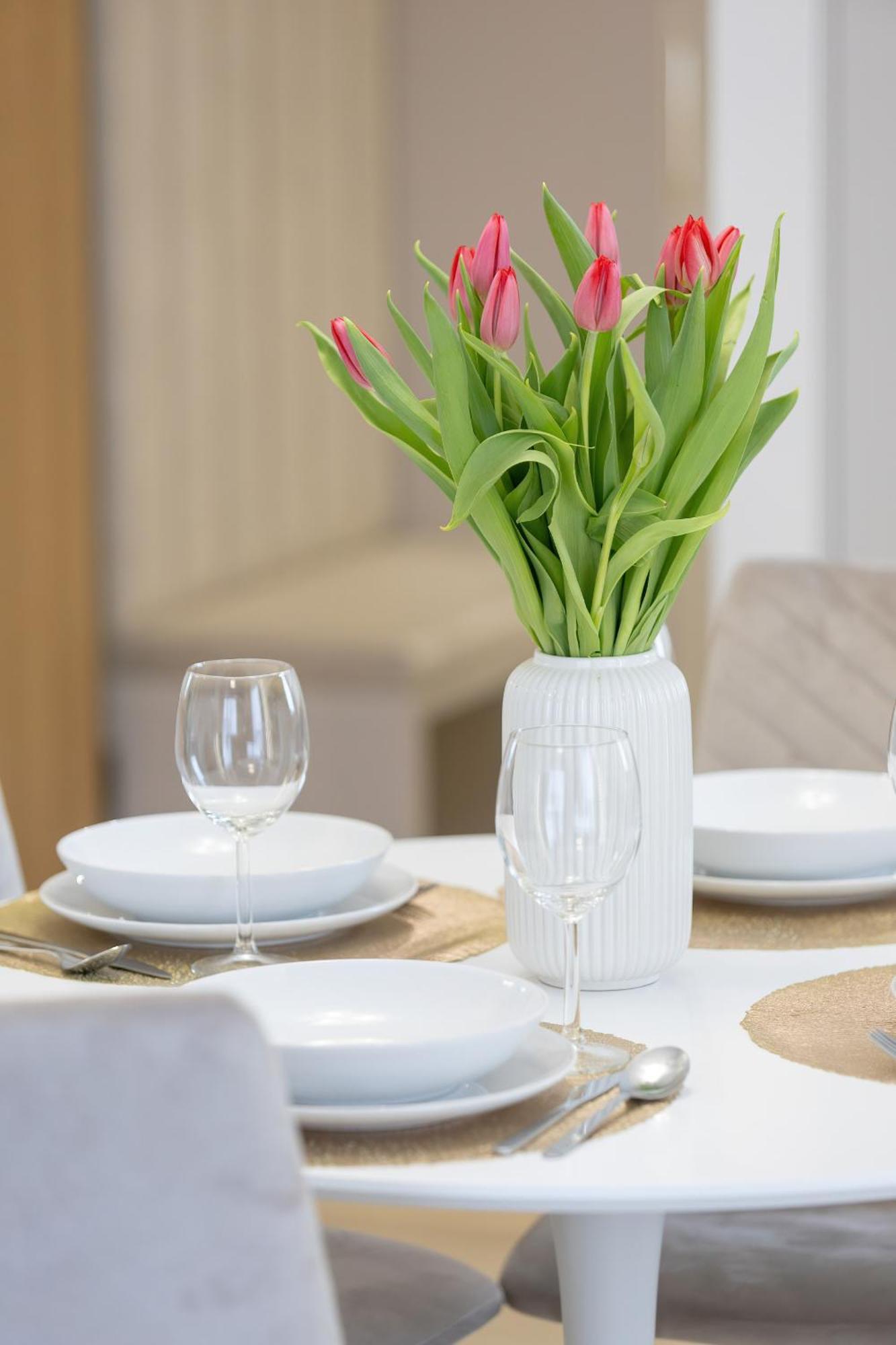 Stylish With Balcony 7th Floor By Renters *