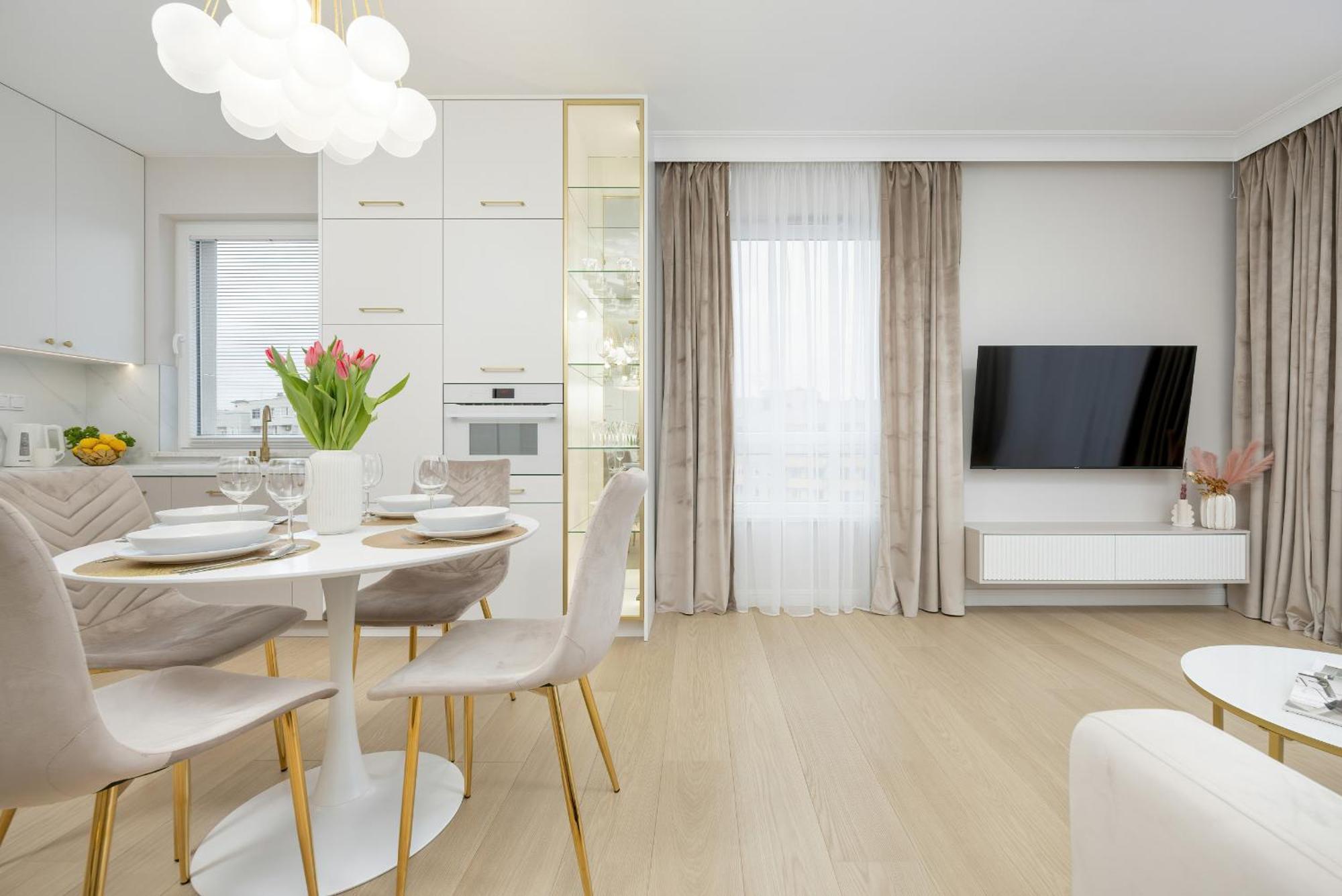 Stylish With Balcony 7th Floor By Renters *