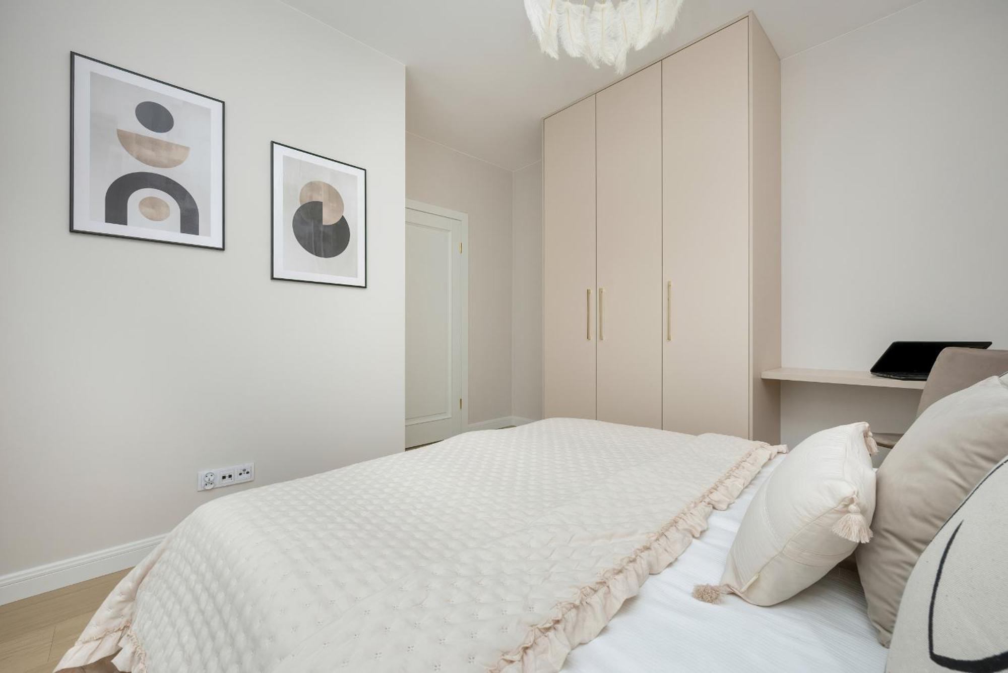 Stylish With Balcony 7th Floor By Renters *