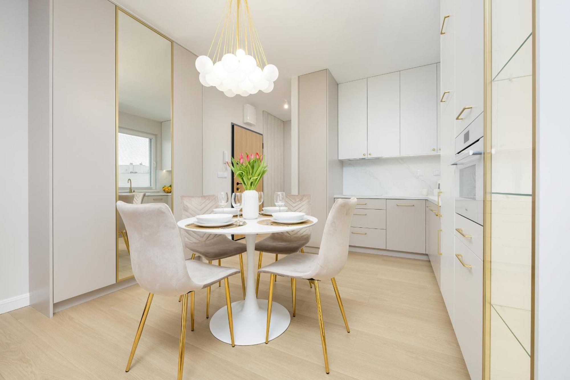 Stylish With Balcony 7th Floor By Renters *