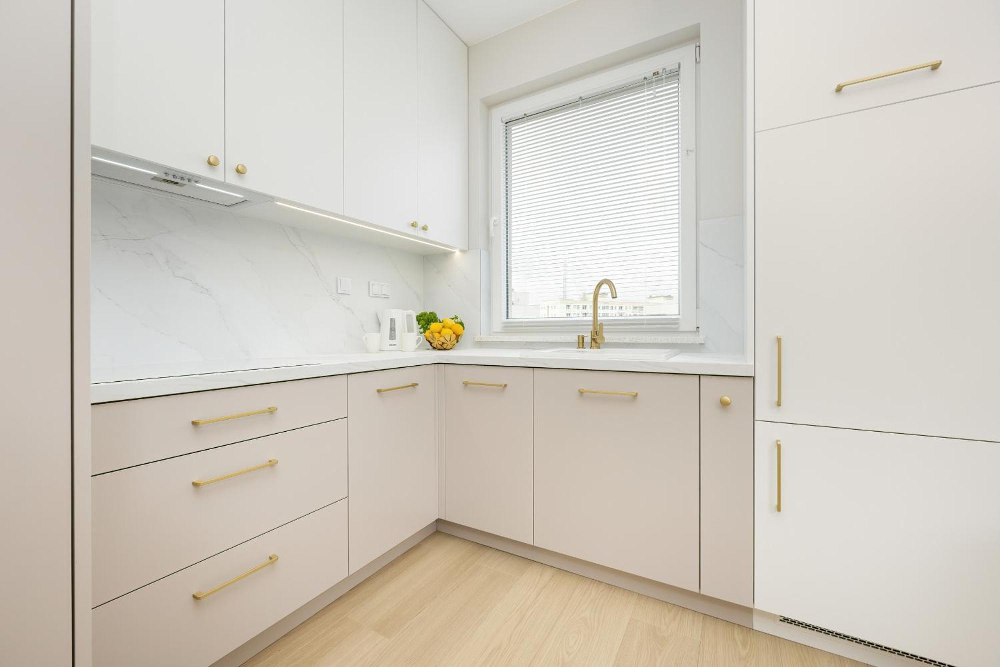 Apartment Stylish With Balcony 7th Floor By Renters *
