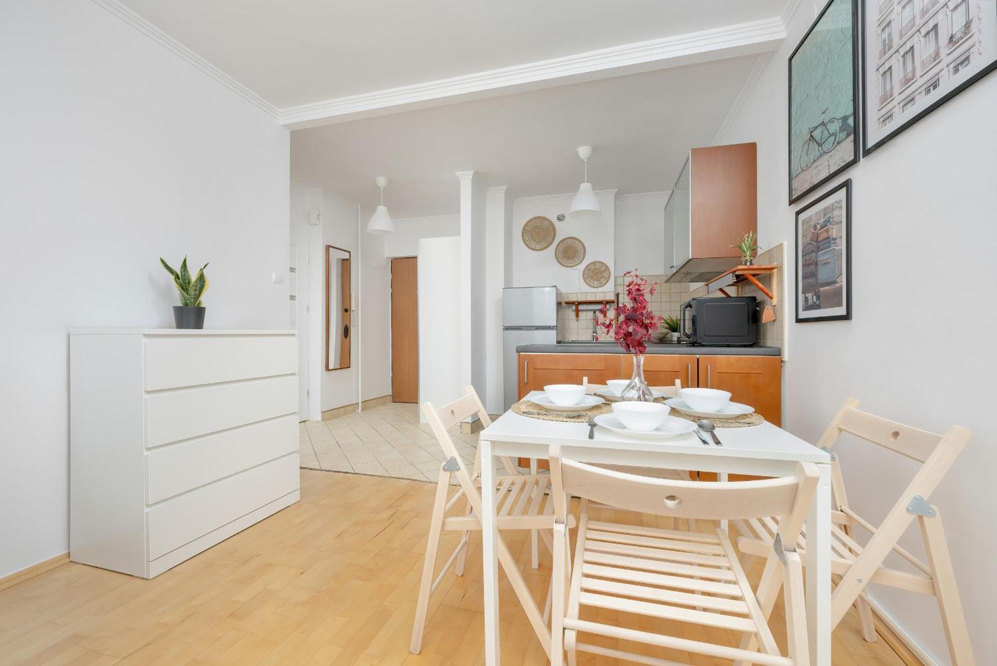 Apartment Beautiful & Bright Walowa With Balcony By Renters