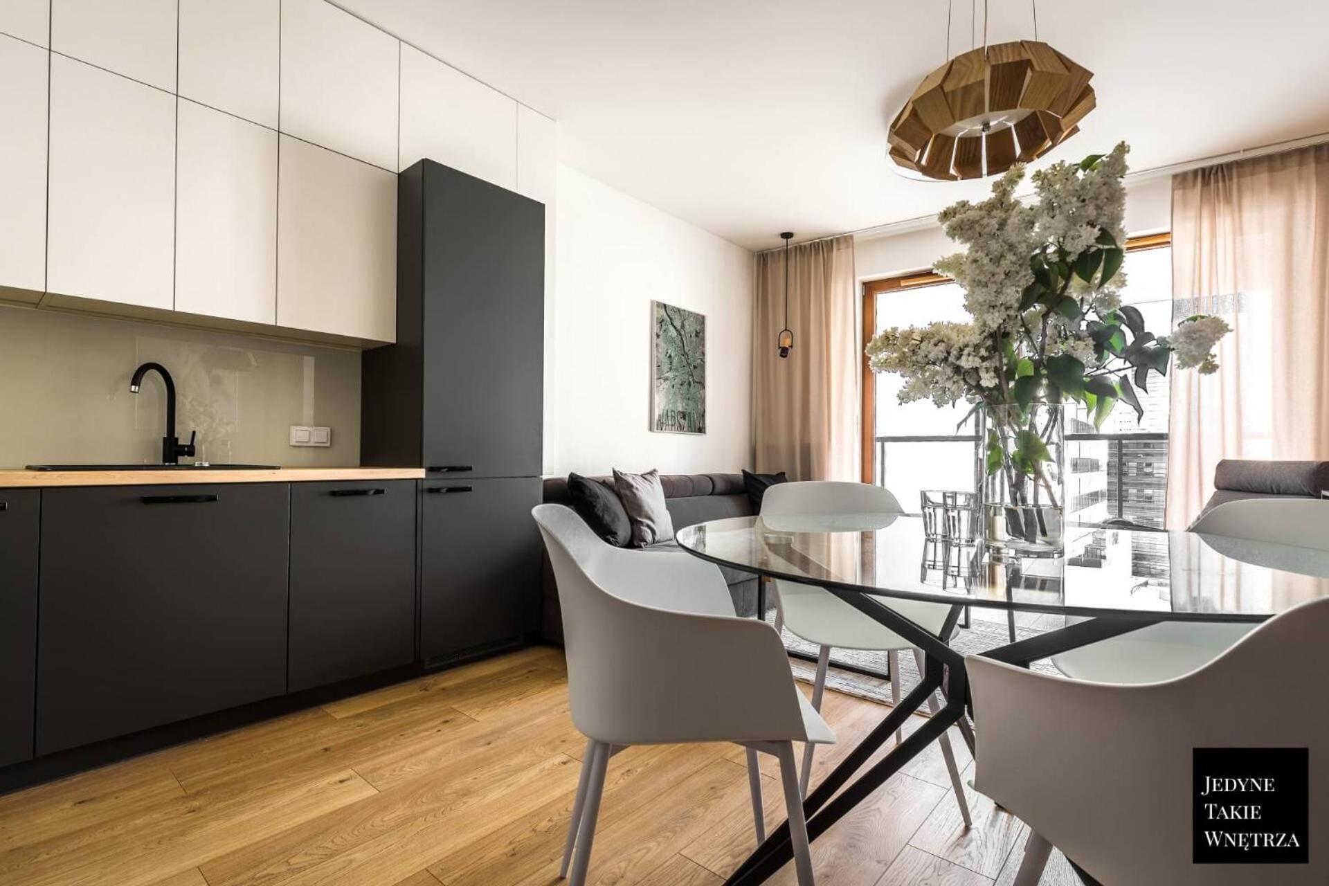 Cozy Family With Balcony Near Zlote Tarasy Warschau