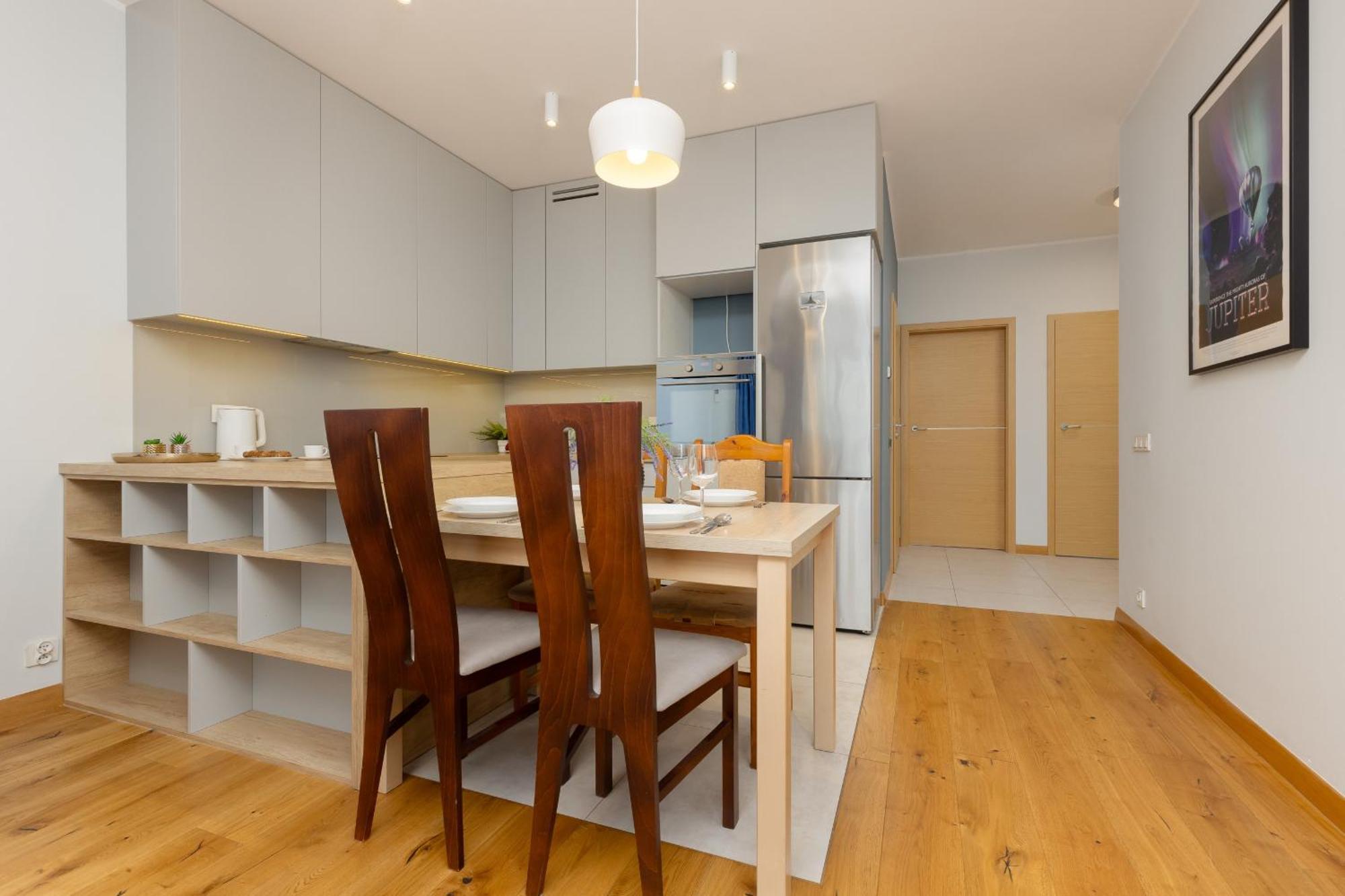 2 Bedroom Beautiful Surroundings Miedzyborska Street By Renters Varsóvia