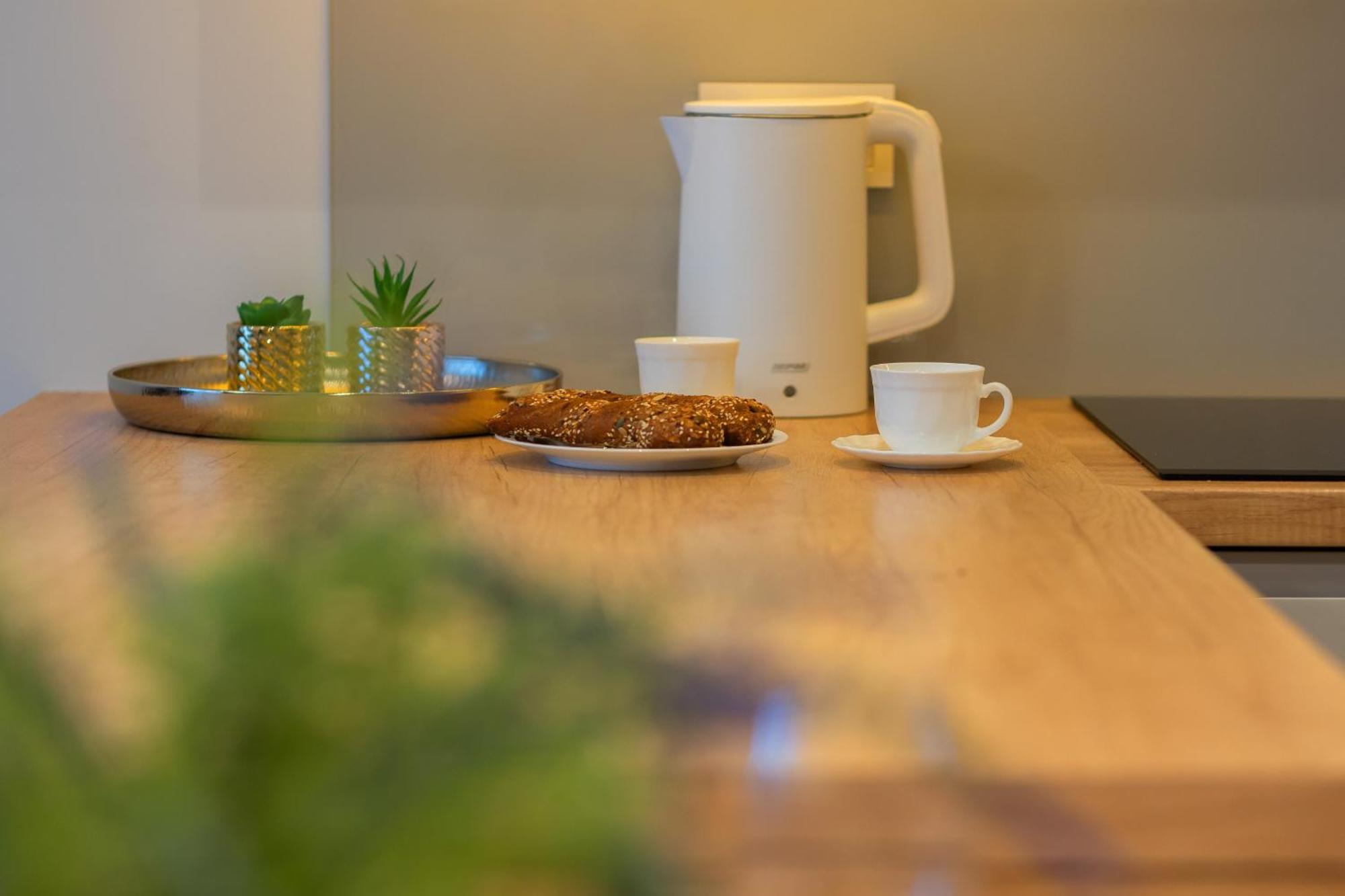 2 Bedroom Beautiful Surroundings Miedzyborska Street By Renters Apartamento *