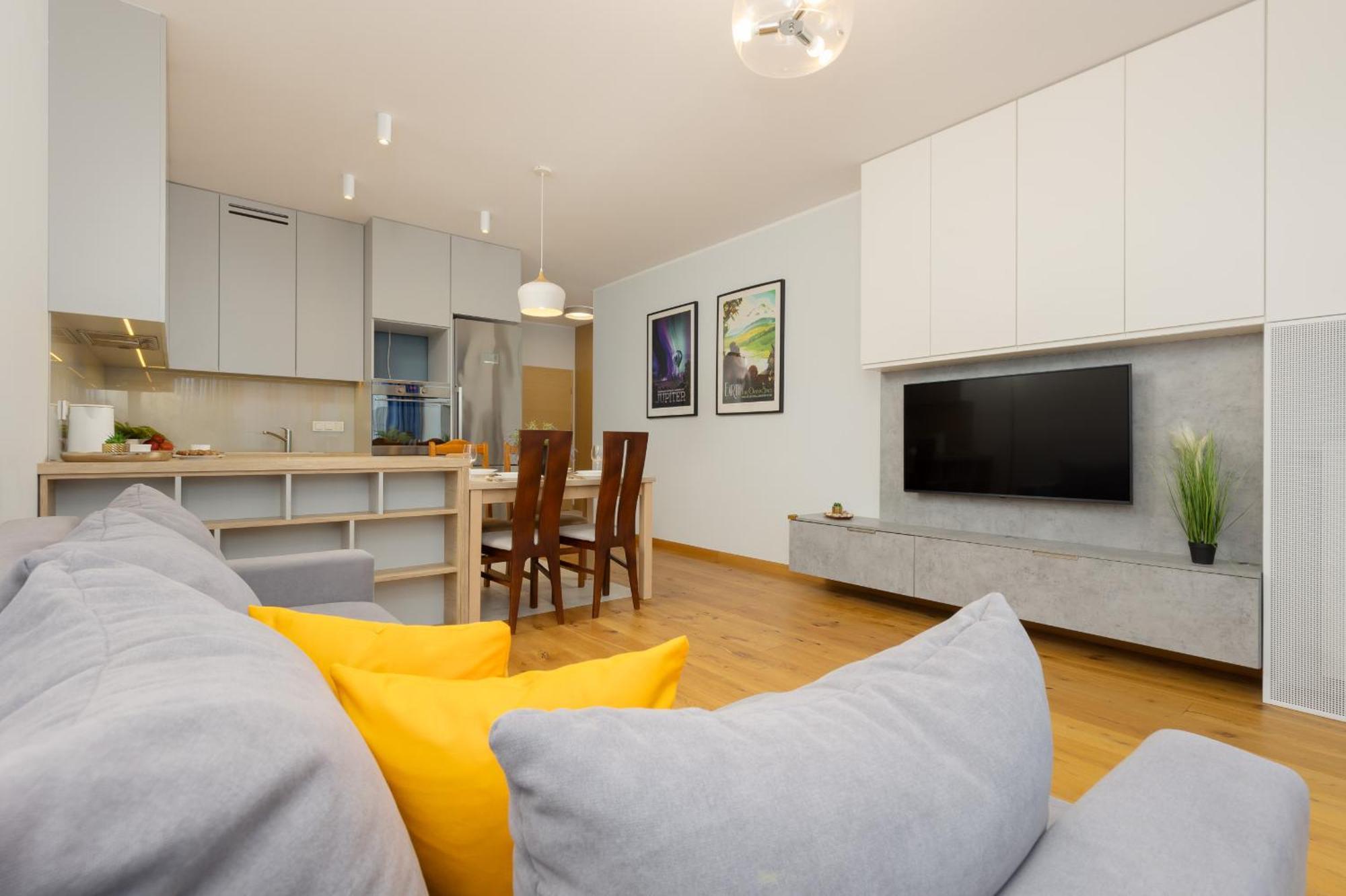 2 Bedroom Beautiful Surroundings Miedzyborska Street By Renters Varsóvia
