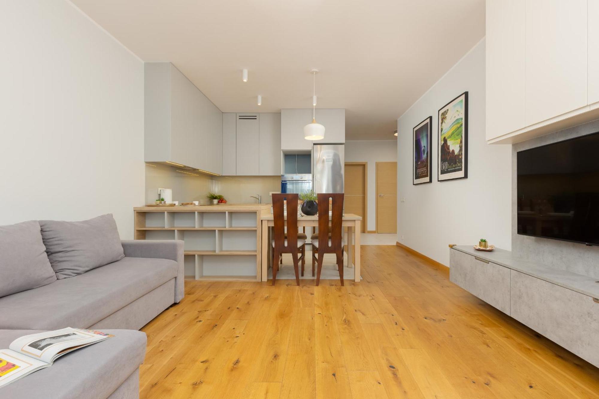 2 Bedroom Beautiful Surroundings Miedzyborska Street By Renters Apartamento