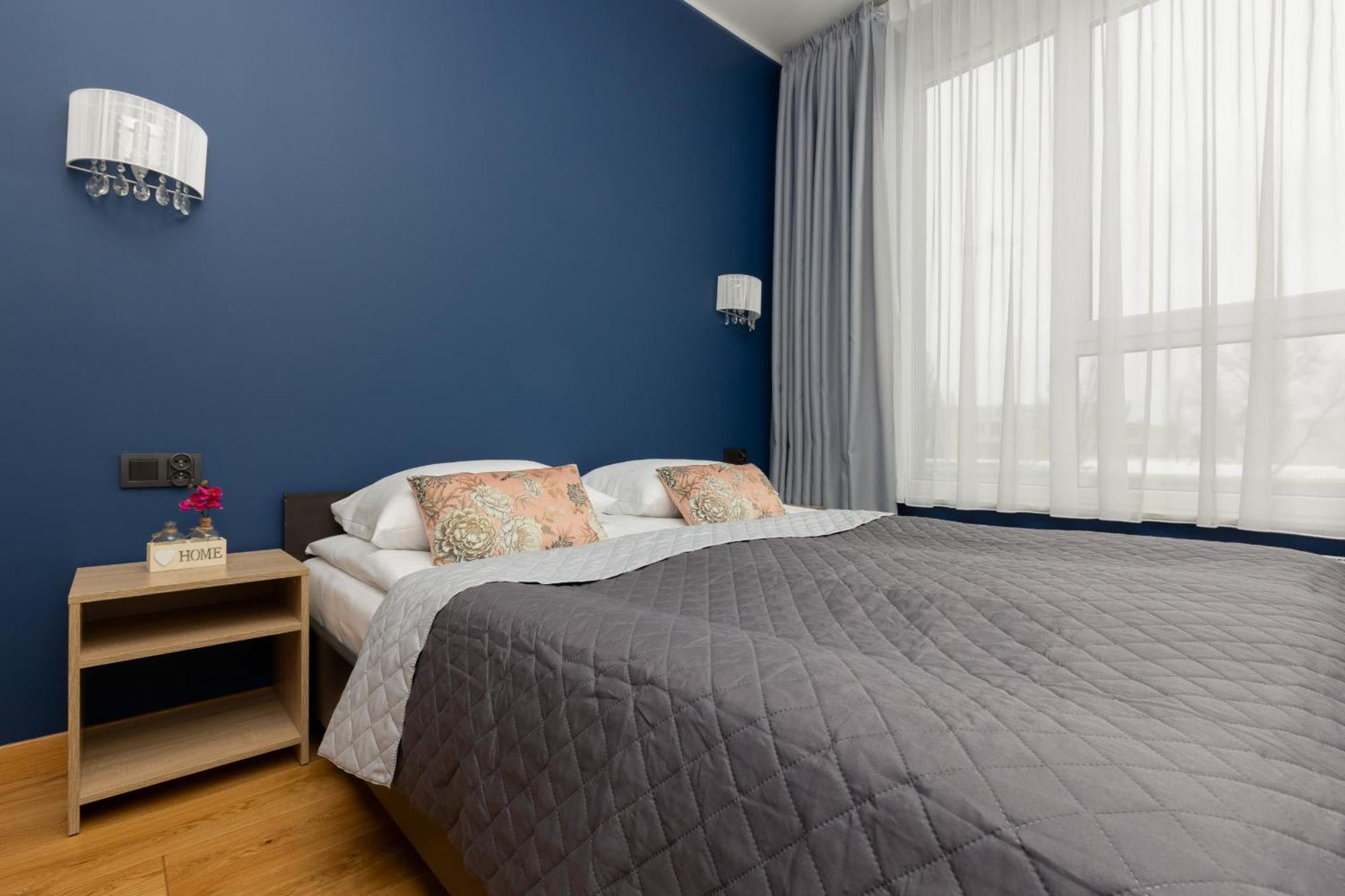 2 Bedroom Beautiful Surroundings Miedzyborska Street By Renters Apartamento Varsóvia
