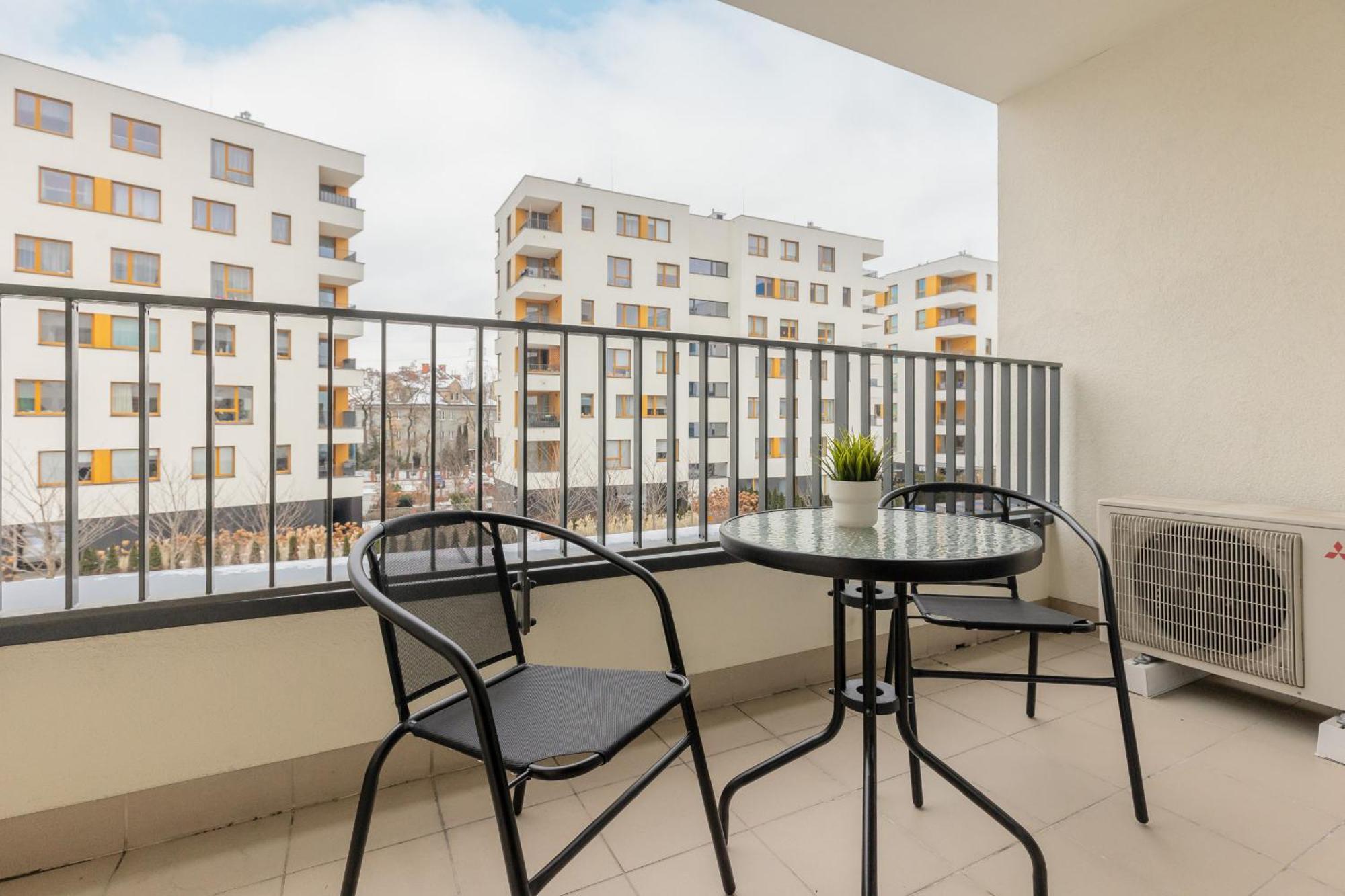 2 Bedroom Beautiful Surroundings Miedzyborska Street By Renters