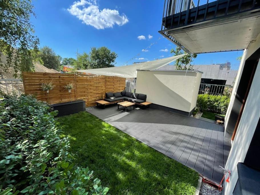 Apartament Modern With Spacious Backyard By Matt *