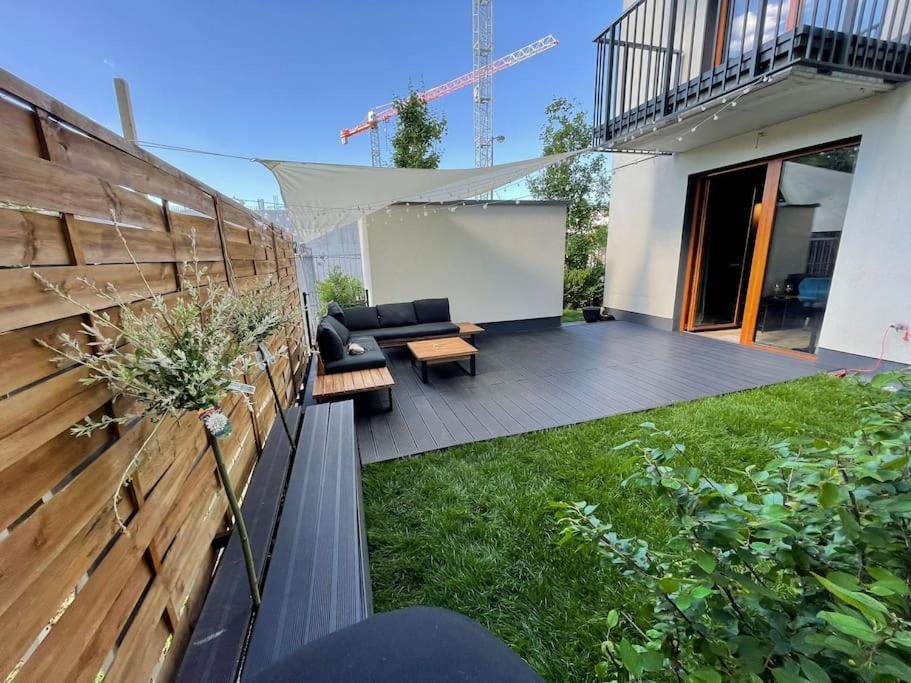 Modern With Spacious Backyard By Matt Apartament Warszawa