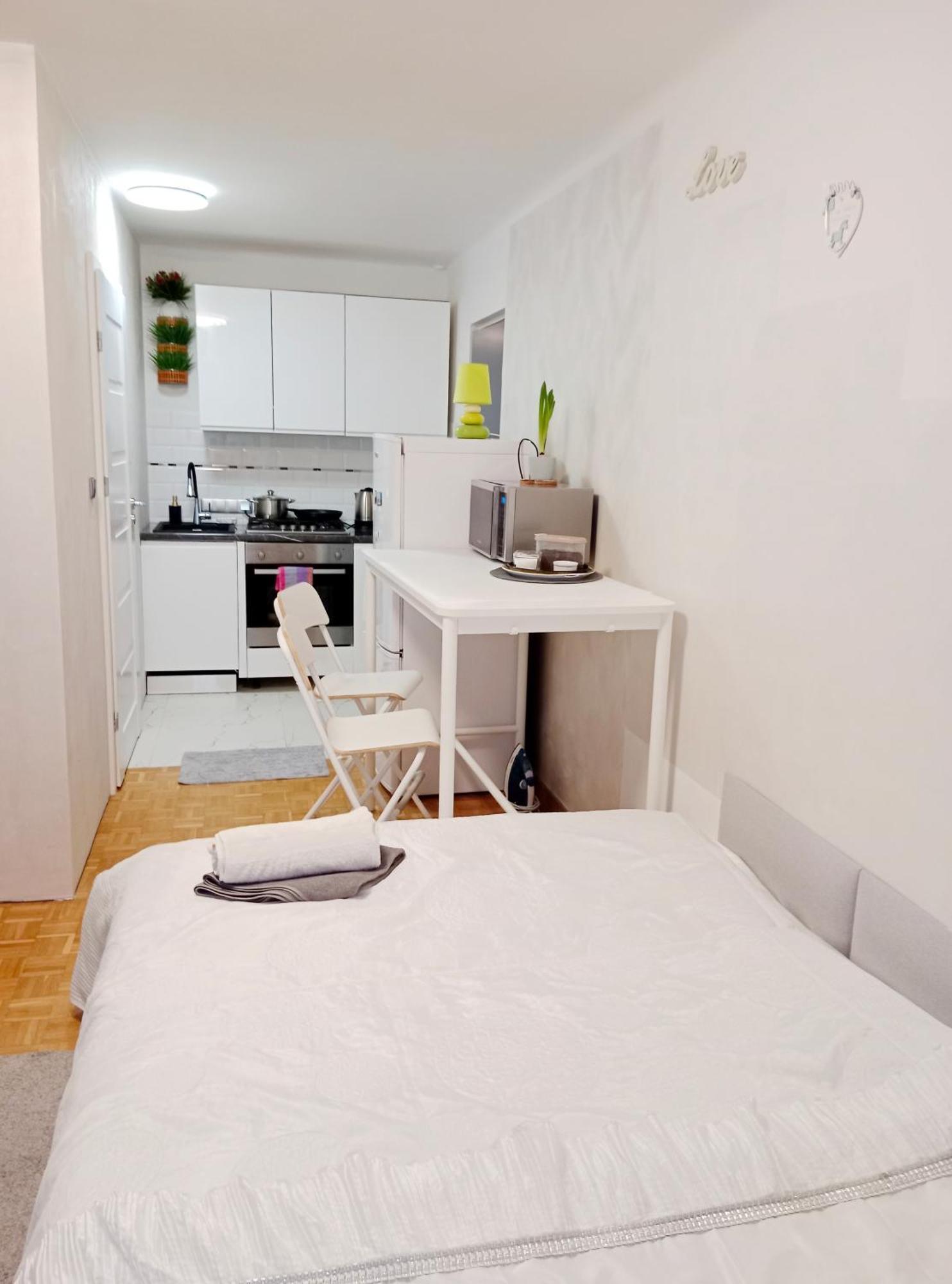 Apartment Center 918 B Tamars *