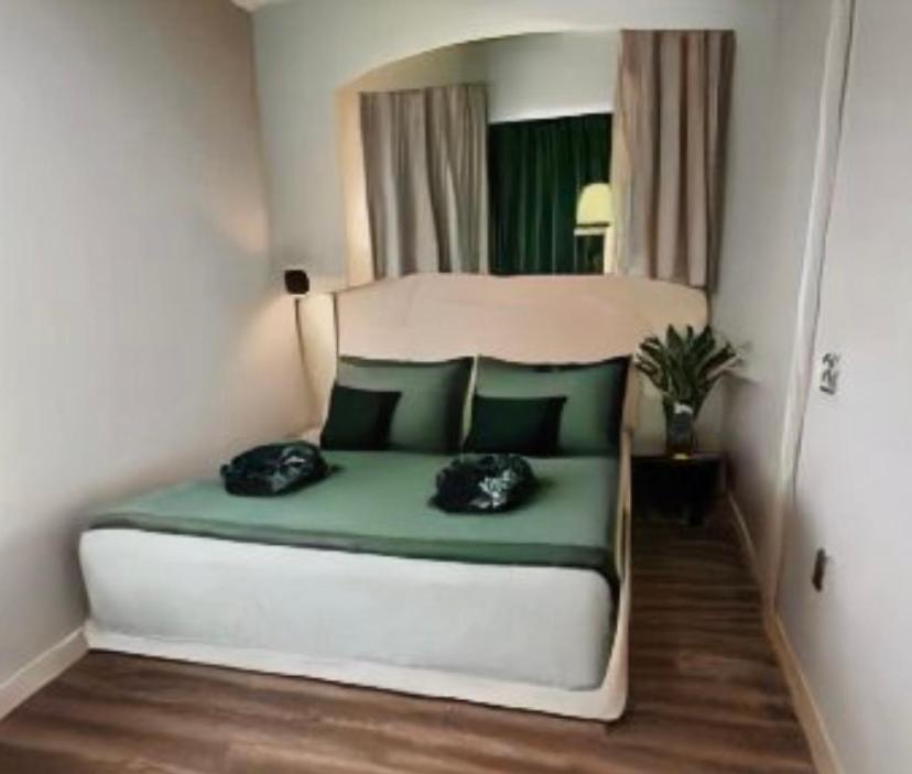 Workation, Centre, 4-5 Persons 3-4 Nights Offer, Nature Park Metro 1min , 15 Min Palac Kultury, Balcony, Quiet, Easy Parking Chroniony