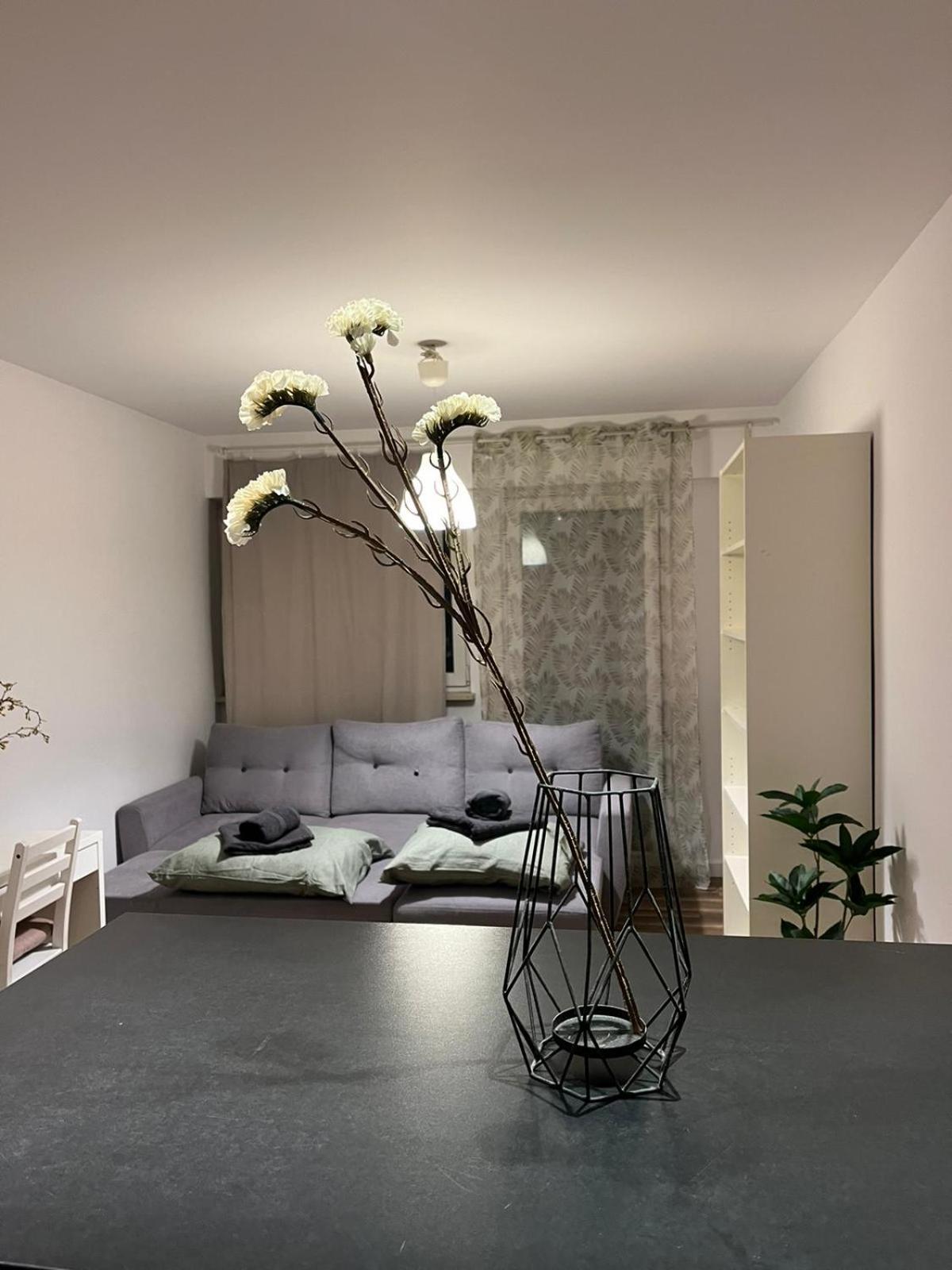 Workation, Centre, 4-5 Persons 3-4 Nights Offer, Nature Park Metro 1min , 15 Min Palac Kultury, Balcony, Quiet, Easy Parking Chroniony *