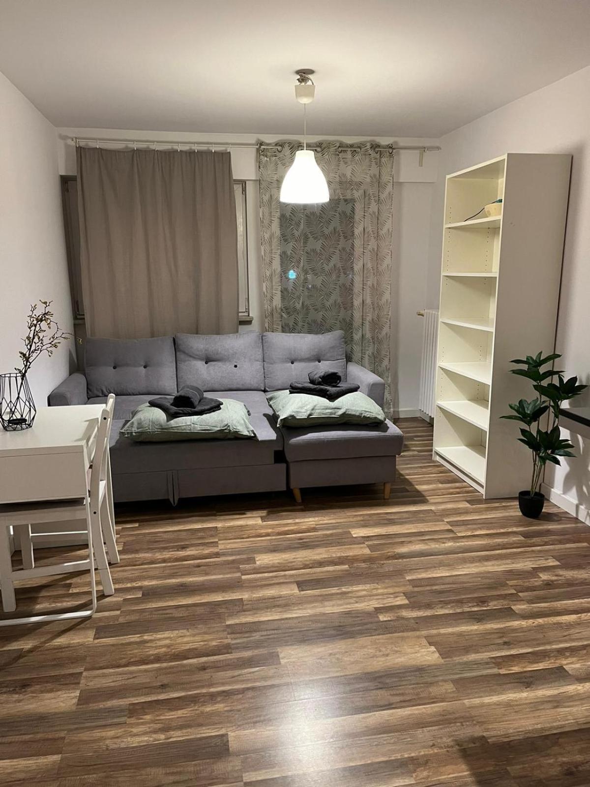 Apartment Workation, Centre, 4-5 Persons 3-4 Nights Offer, Nature Park Metro 1min , 15 Min Palac Kultury, Balcony, Quiet, Easy Parking Chroniony
