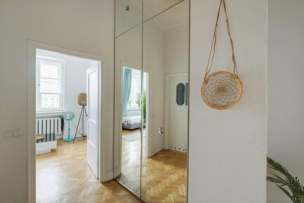 Place*unique Royal Route View*4 Bedrooms*6beds Warsaw