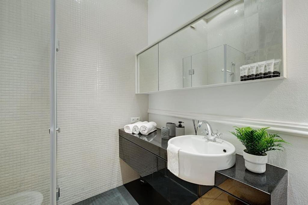 Place*unique Royal Route View*4 Bedrooms*6beds Apartment *