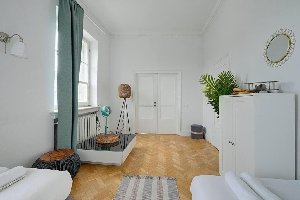 Place*unique Royal Route View*4 Bedrooms*6beds Warsaw