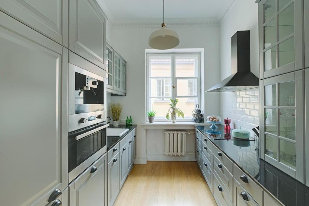 Place*unique Royal Route View*4 Bedrooms*6beds Warsaw