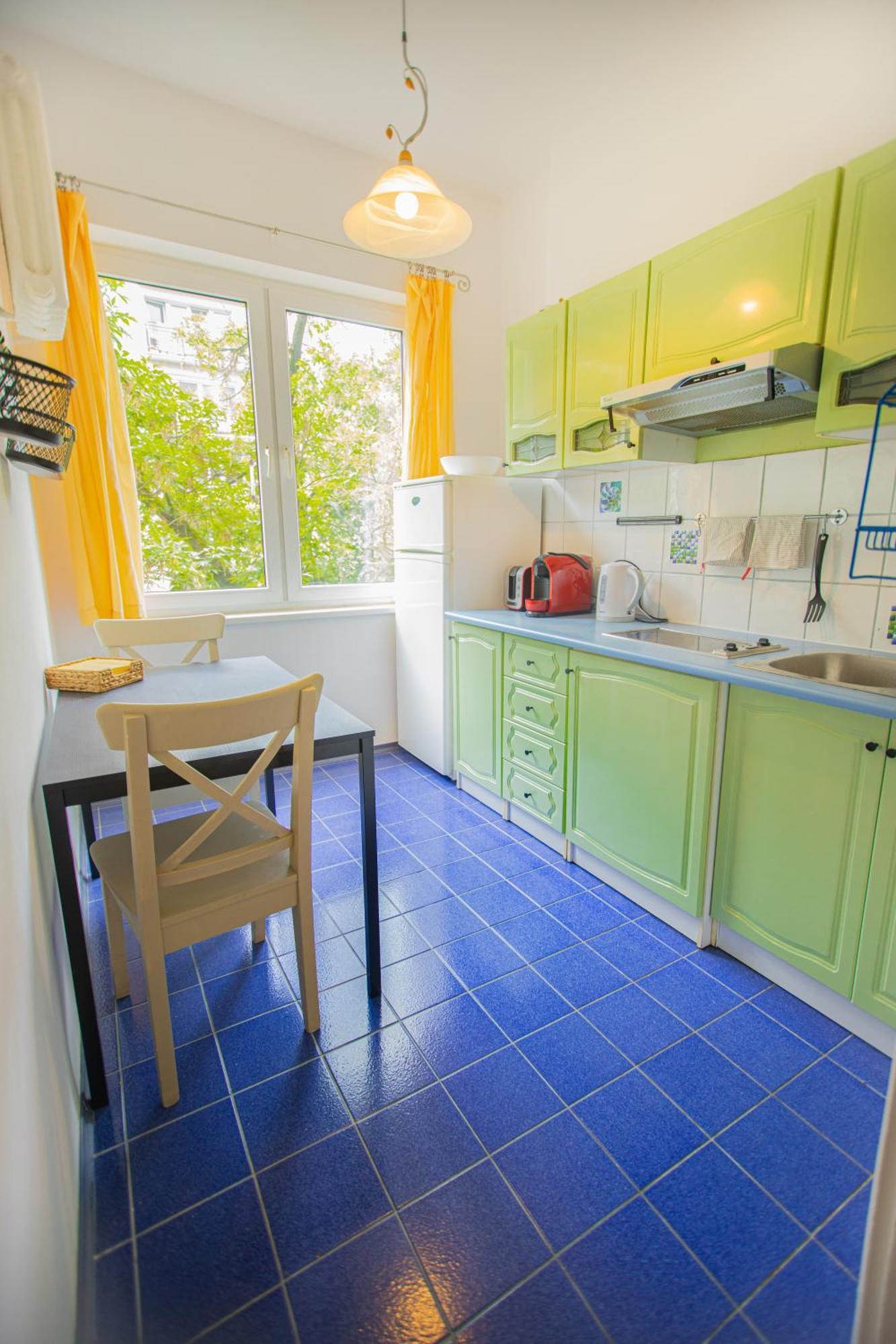 Hoza Str Apt. Great Location. Close To Everything. Apartment Warsaw