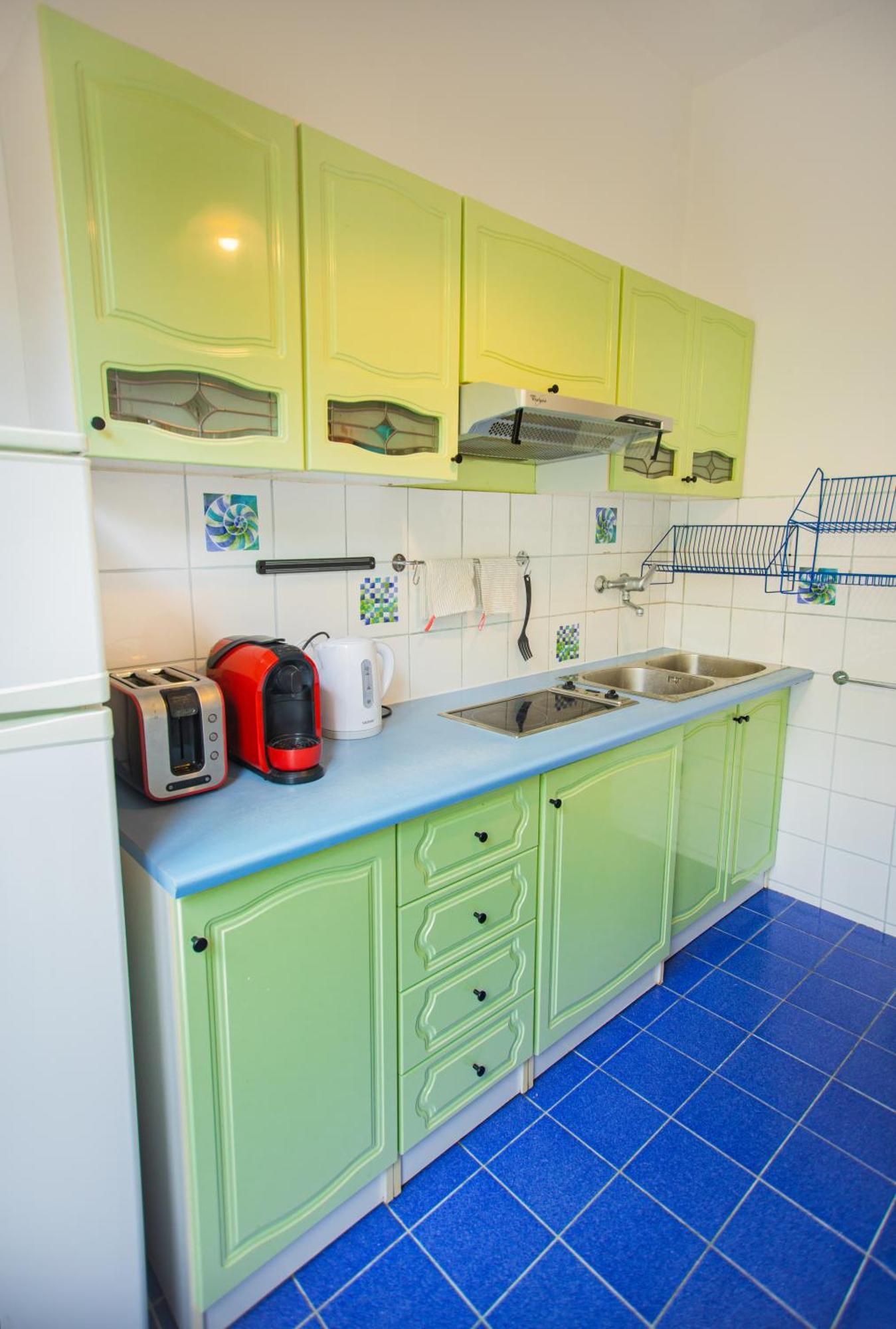 Apartment Hoza Str Apt. Great Location. Close To Everything.