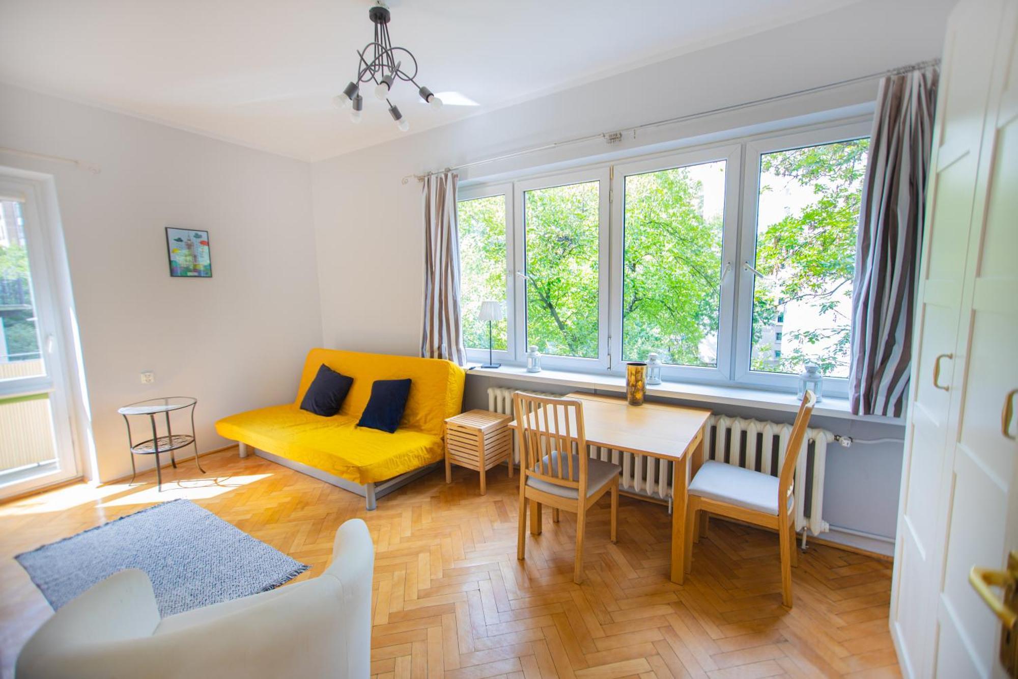 Hoza Str Apt. Great Location. Close To Everything. Apartment Warsaw