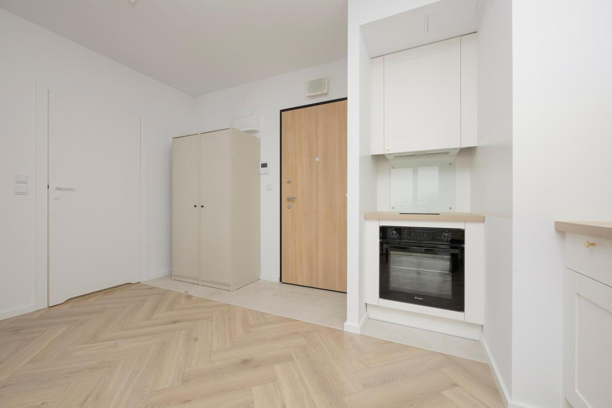 Modern With Balcony Near Aleje Jerozolimskie By Renters Apartament Warszawa