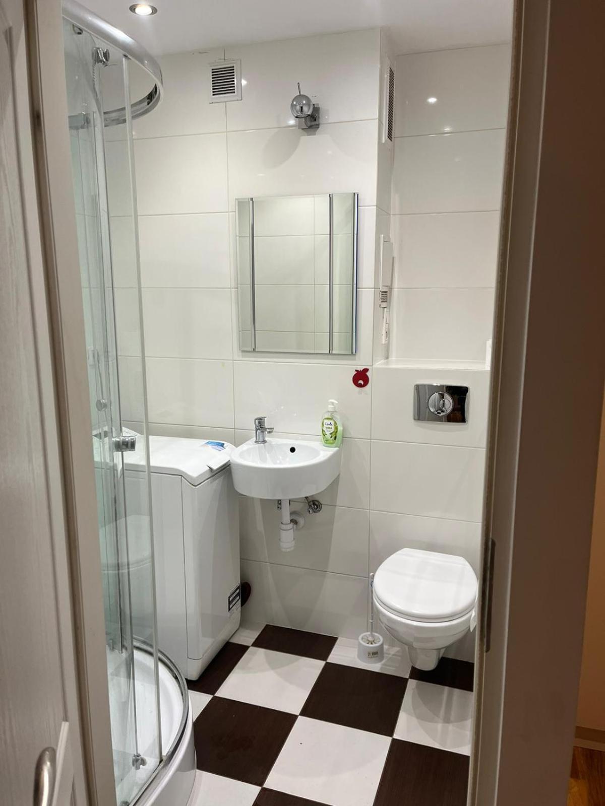 Workation, Centre, 4-5 Persons 3-4 Nights Offer, Nature Park Metro 1min , 15 Min Palac Kultury, Balcony, Quiet, Easy Parking Chroniony Apartment *