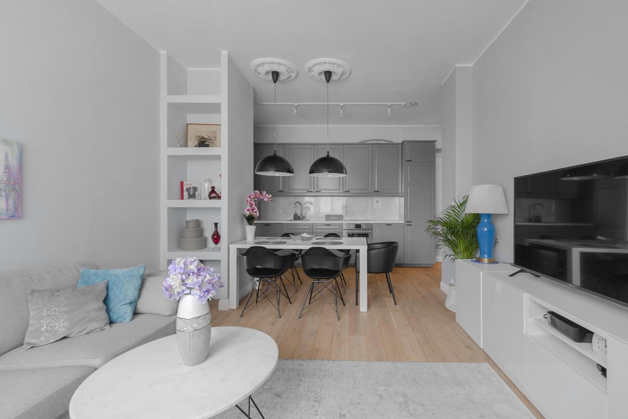 Unitapartament Delux: Elegant Center Near Zbawiciela Square